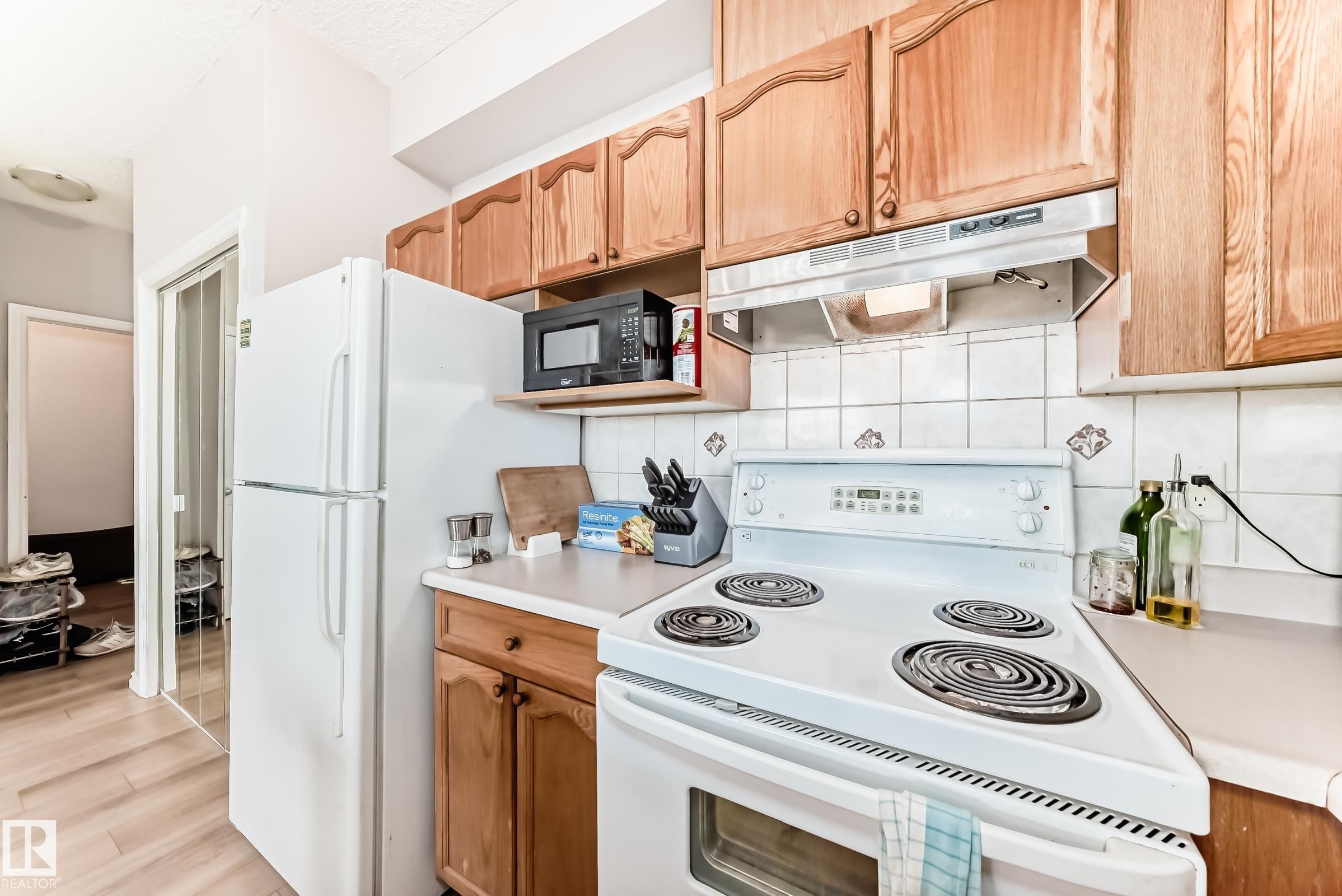 307 10118 95 Street, Edmonton, AB - Indoor Photo Showing Kitchen