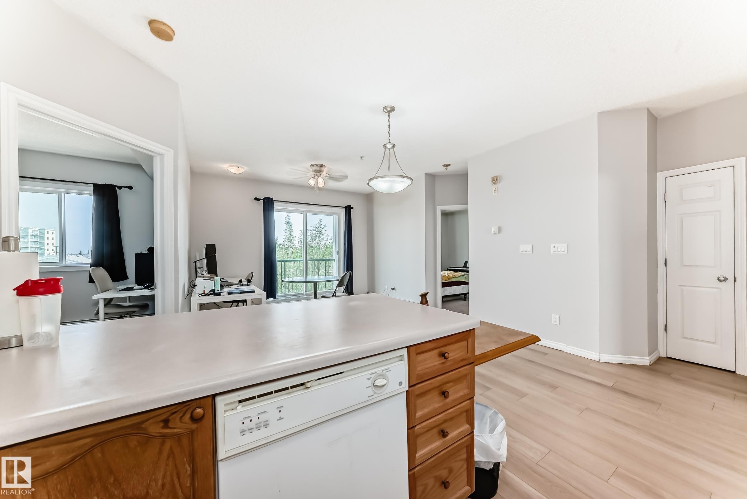 307 10118 95 Street, Edmonton, AB - Indoor Photo Showing Kitchen