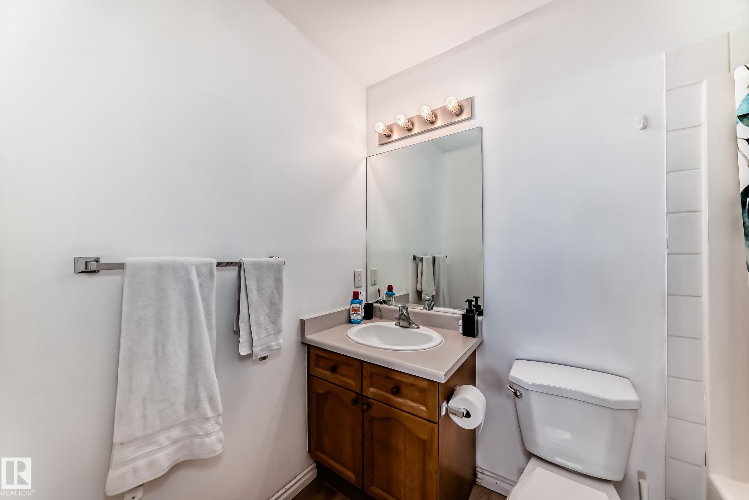 307 10118 95 Street, Edmonton, AB - Indoor Photo Showing Bathroom