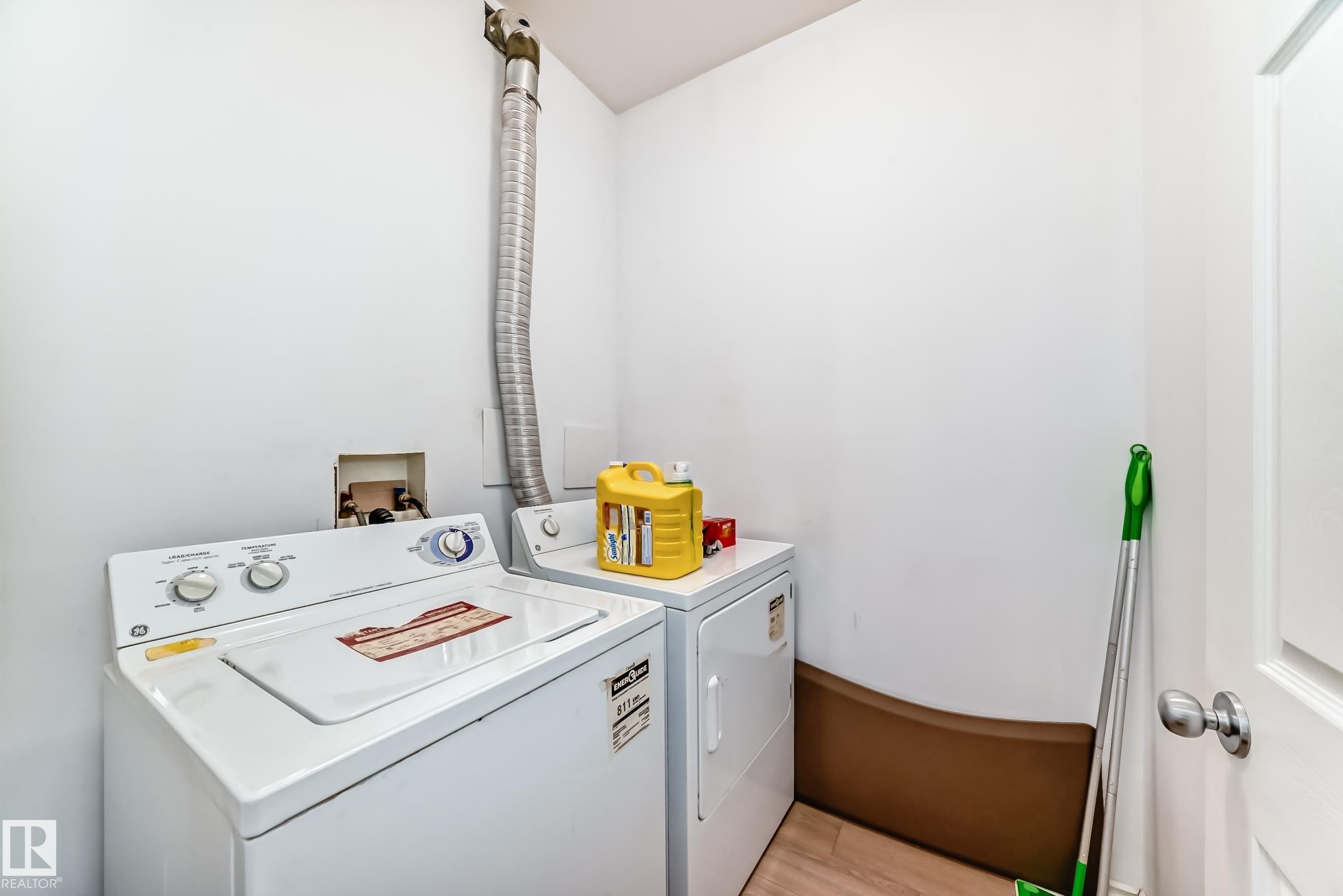 307 10118 95 Street, Edmonton, AB - Indoor Photo Showing Laundry Room