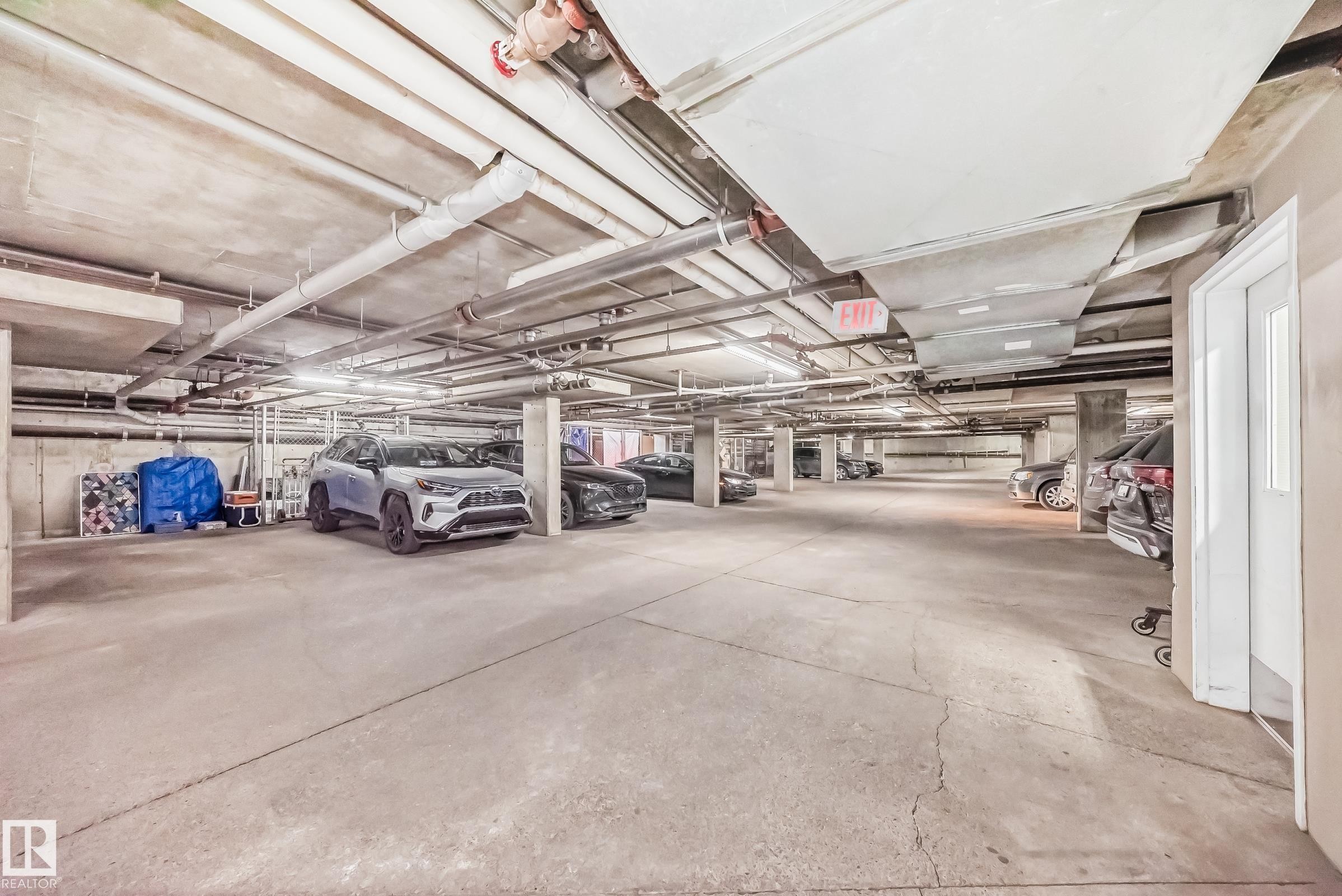 307 10118 95 Street, Edmonton, AB - Indoor Photo Showing Garage
