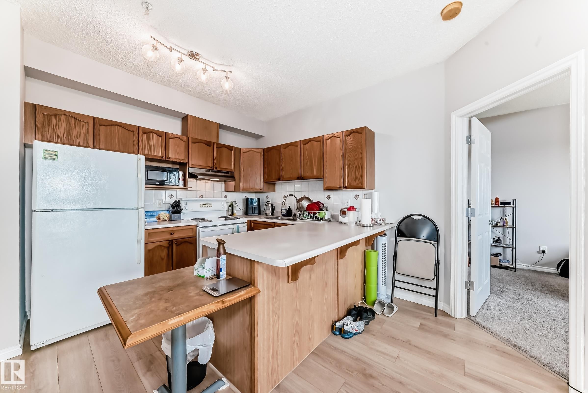 307 10118 95 Street, Edmonton, AB - Indoor Photo Showing Kitchen