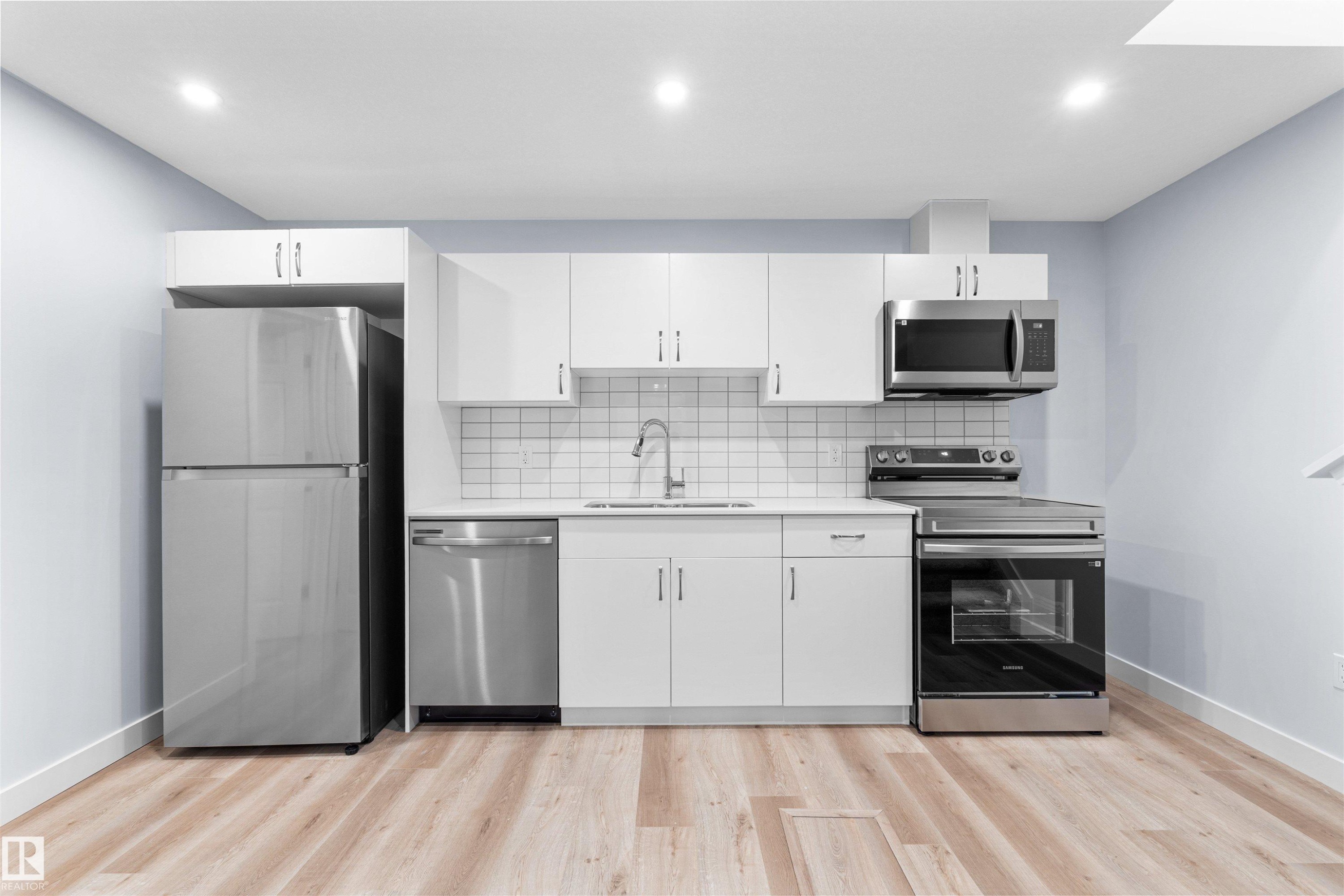 2013 209A Street, Edmonton, AB - Indoor Photo Showing Kitchen