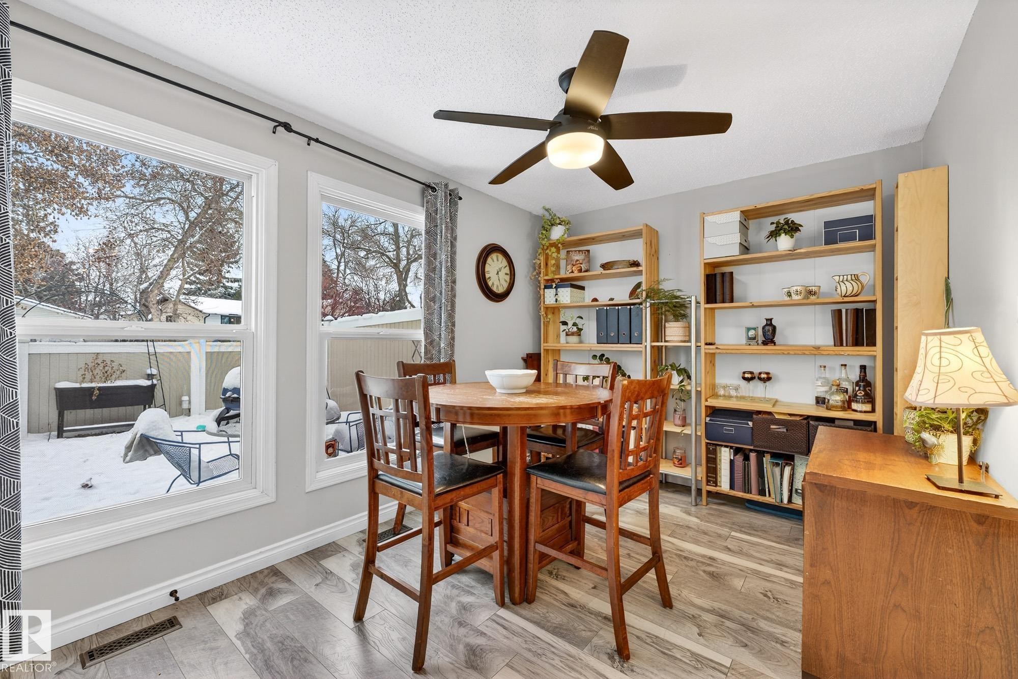 Dining area with light wood finished floors and a ceiling fan - 7 Grandview Ridge, St. Albert, AB - Indoor Photo Showing Dining Room