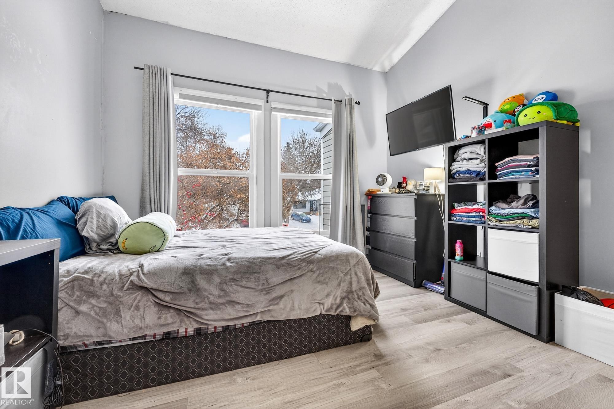 Bedroom with light wood finished floors - 7 Grandview Ridge, St. Albert, AB - Indoor Photo Showing Bedroom