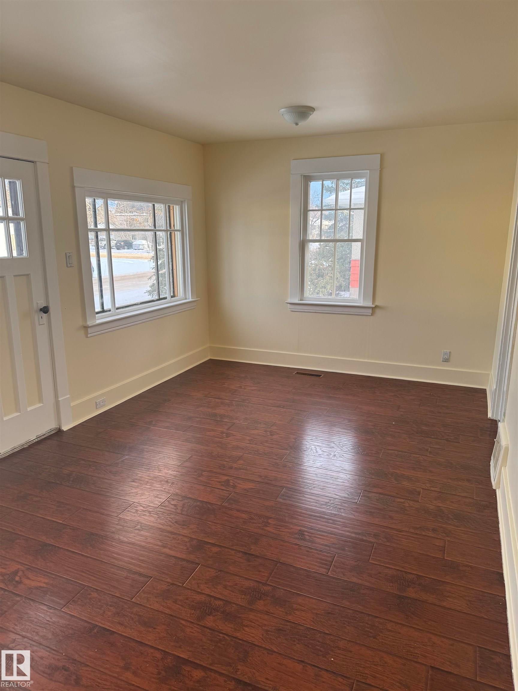 5209 49 Avenue, Vegreville, AB - Indoor Photo Showing Other Room