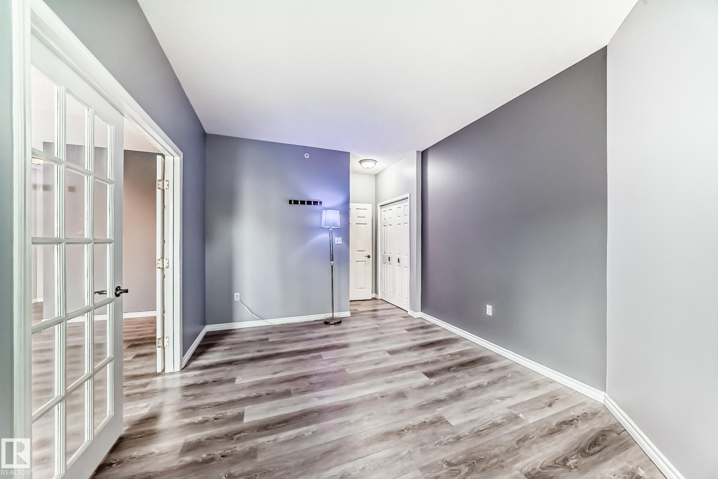 Empty room featuring light wood-style floors and baseboards - 507 11716 100 Avenue, Edmonton, AB - Indoor Photo Showing Other Room