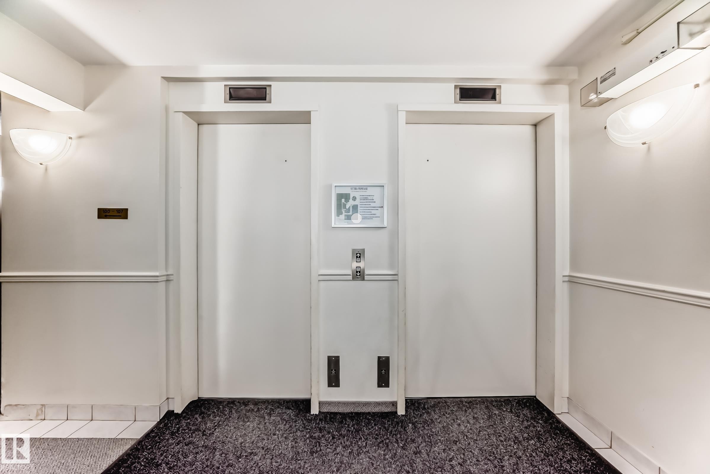 Detailed view of elevator and carpet floors - 507 11716 100 Avenue, Edmonton, AB - Indoor Photo Showing Other Room