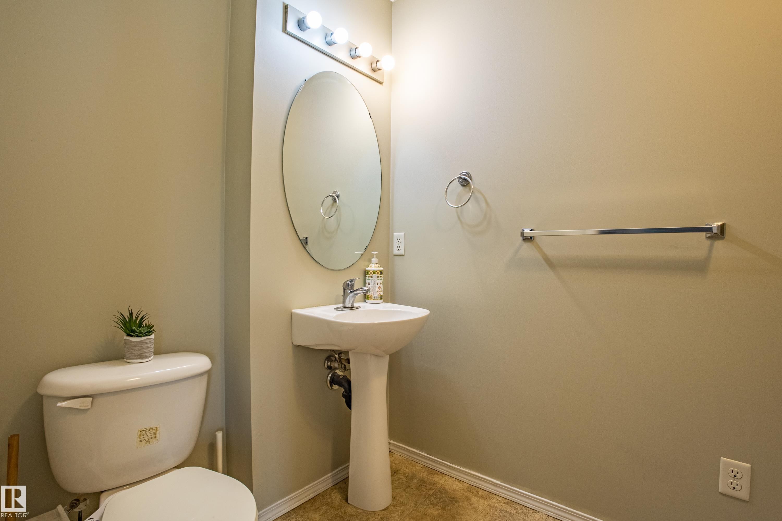 #51, 2503 24 Street, Edmonton, AB - Indoor Photo Showing Bathroom