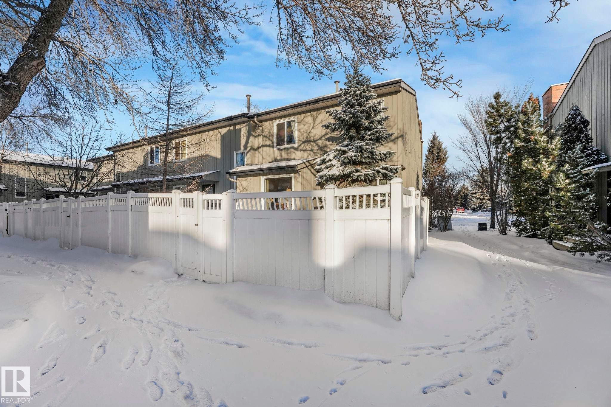 View of snow covered house - 11811 32A Avenue, Edmonton, AB - Outdoor