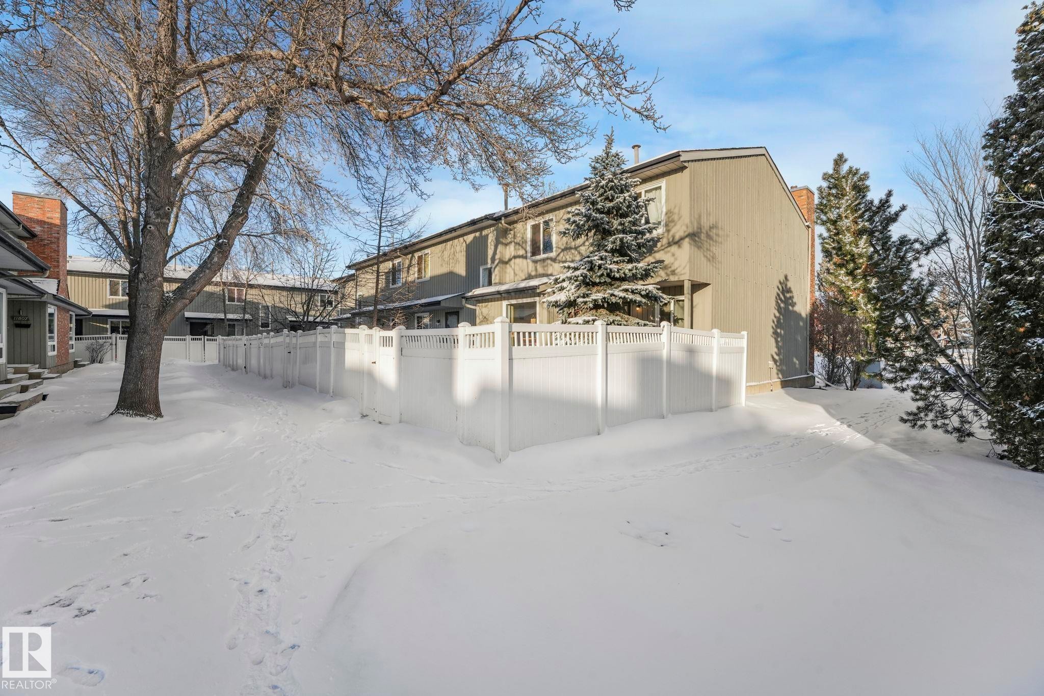 View of snowy exterior - 11811 32A Avenue, Edmonton, AB - Outdoor