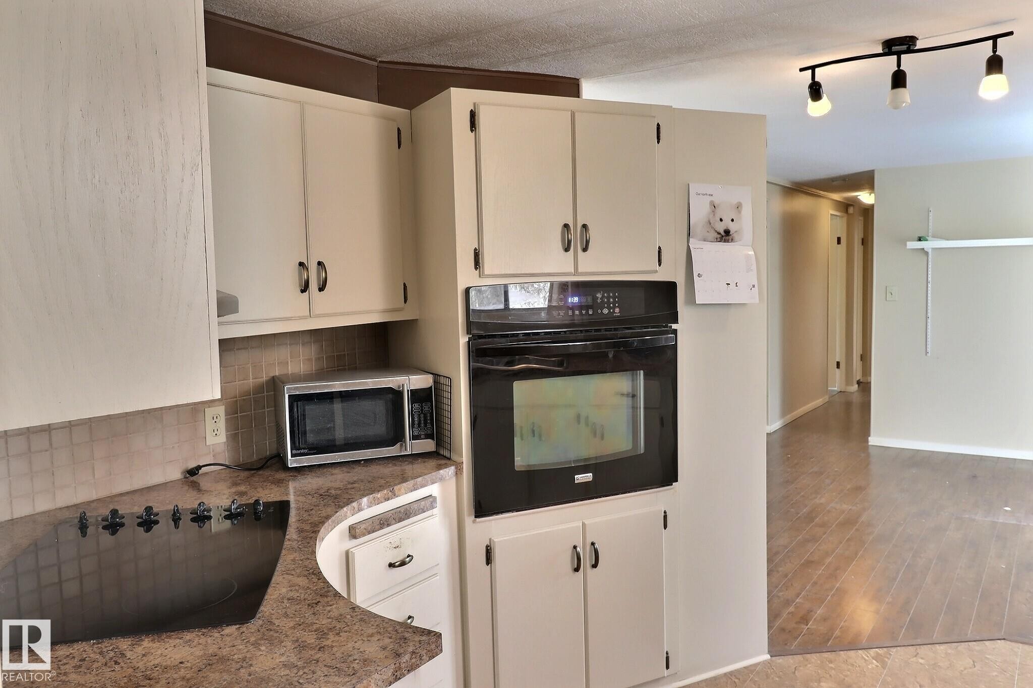 2 Willowdale Drive, Edmonton, AB - Indoor Photo Showing Kitchen