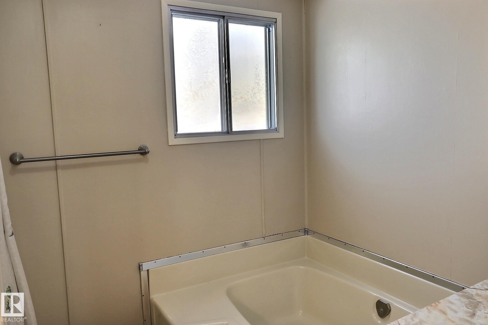 2 Willowdale Drive, Edmonton, AB - Indoor Photo Showing Bathroom