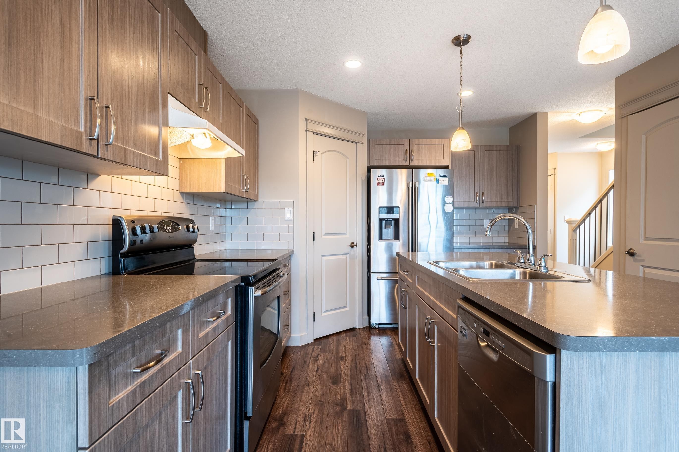 12126 65 Street, Edmonton, AB - Indoor Photo Showing Kitchen With Double Sink With Upgraded Kitchen