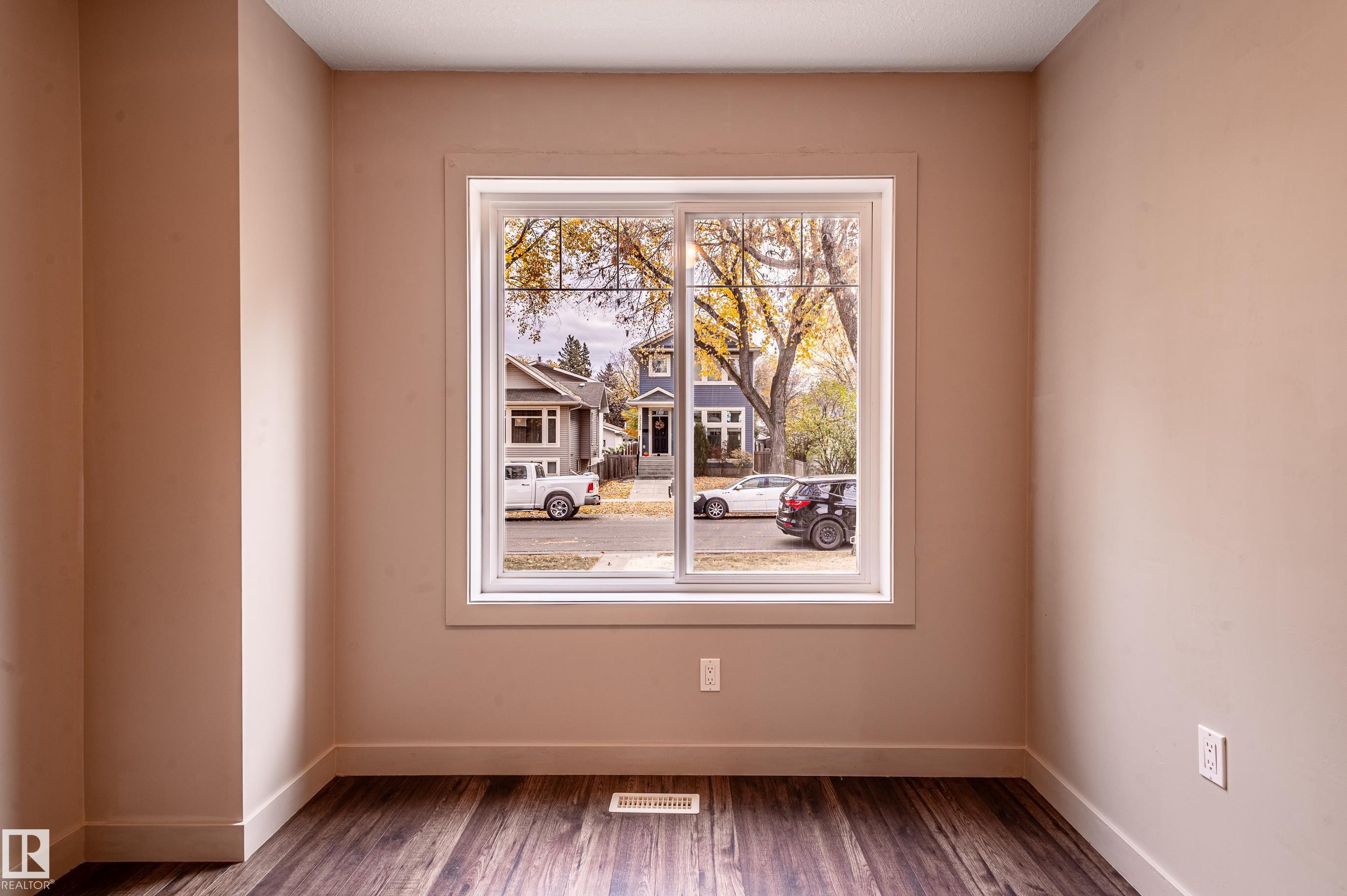 12126 65 Street, Edmonton, AB - Indoor Photo Showing Other Room
