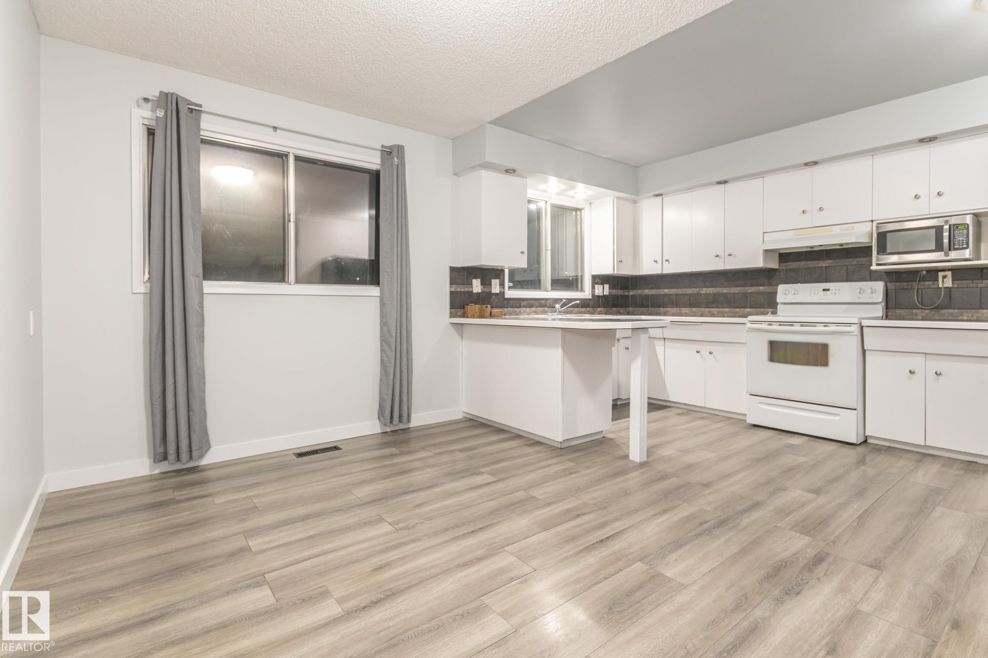 13524 66 Street, Edmonton, AB - Indoor Photo Showing Kitchen