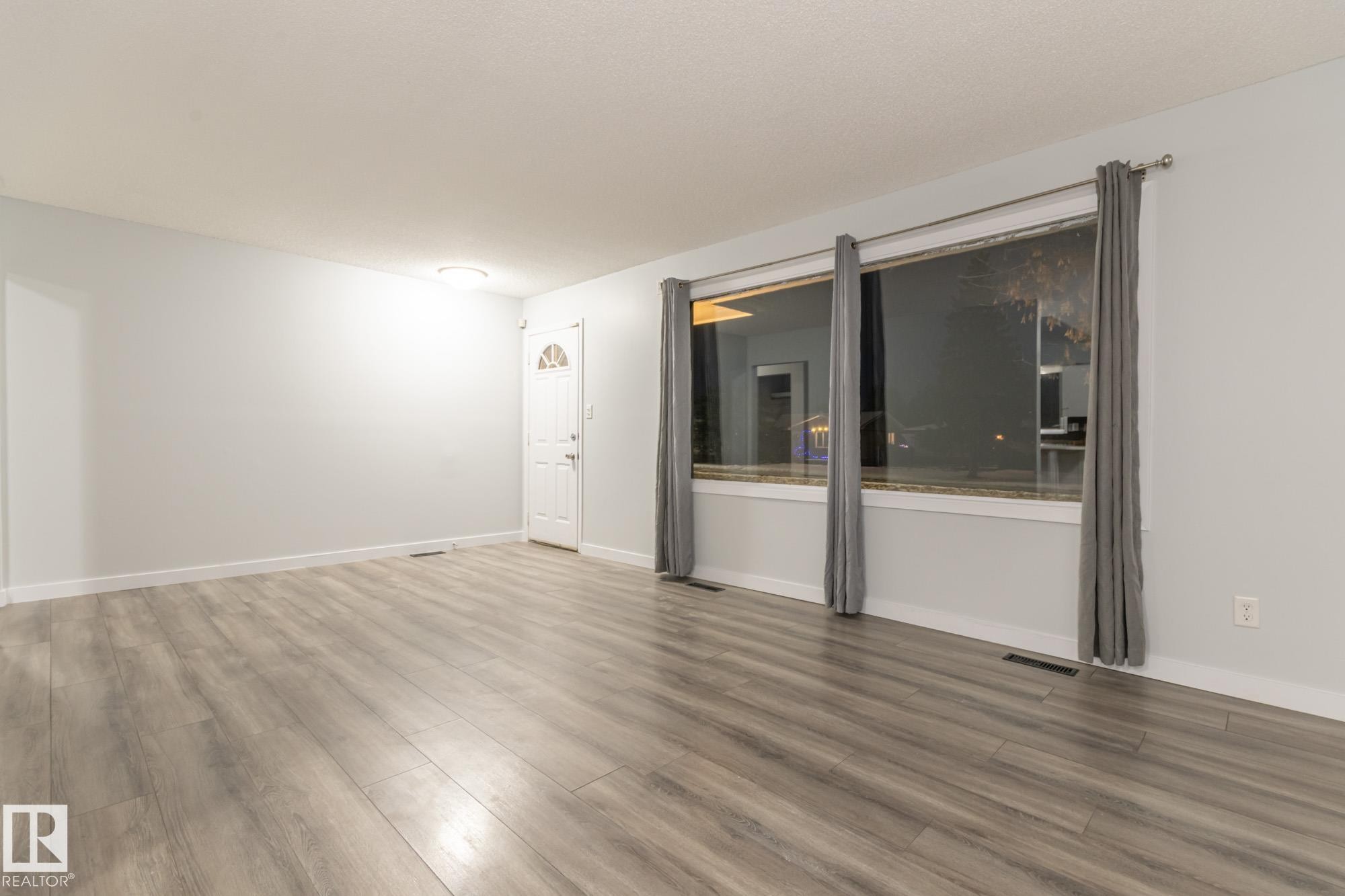 13524 66 Street, Edmonton, AB - Indoor