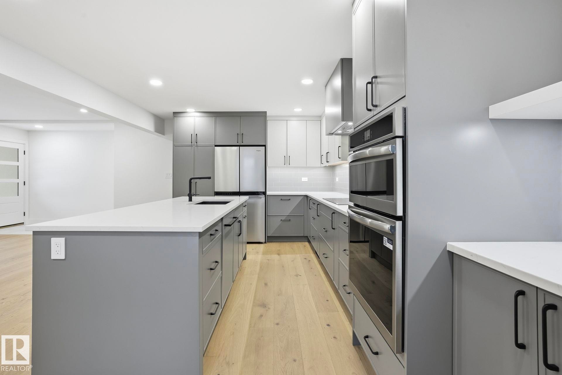 14604 Mackenzie Drive, Edmonton, AB - Indoor Photo Showing Kitchen