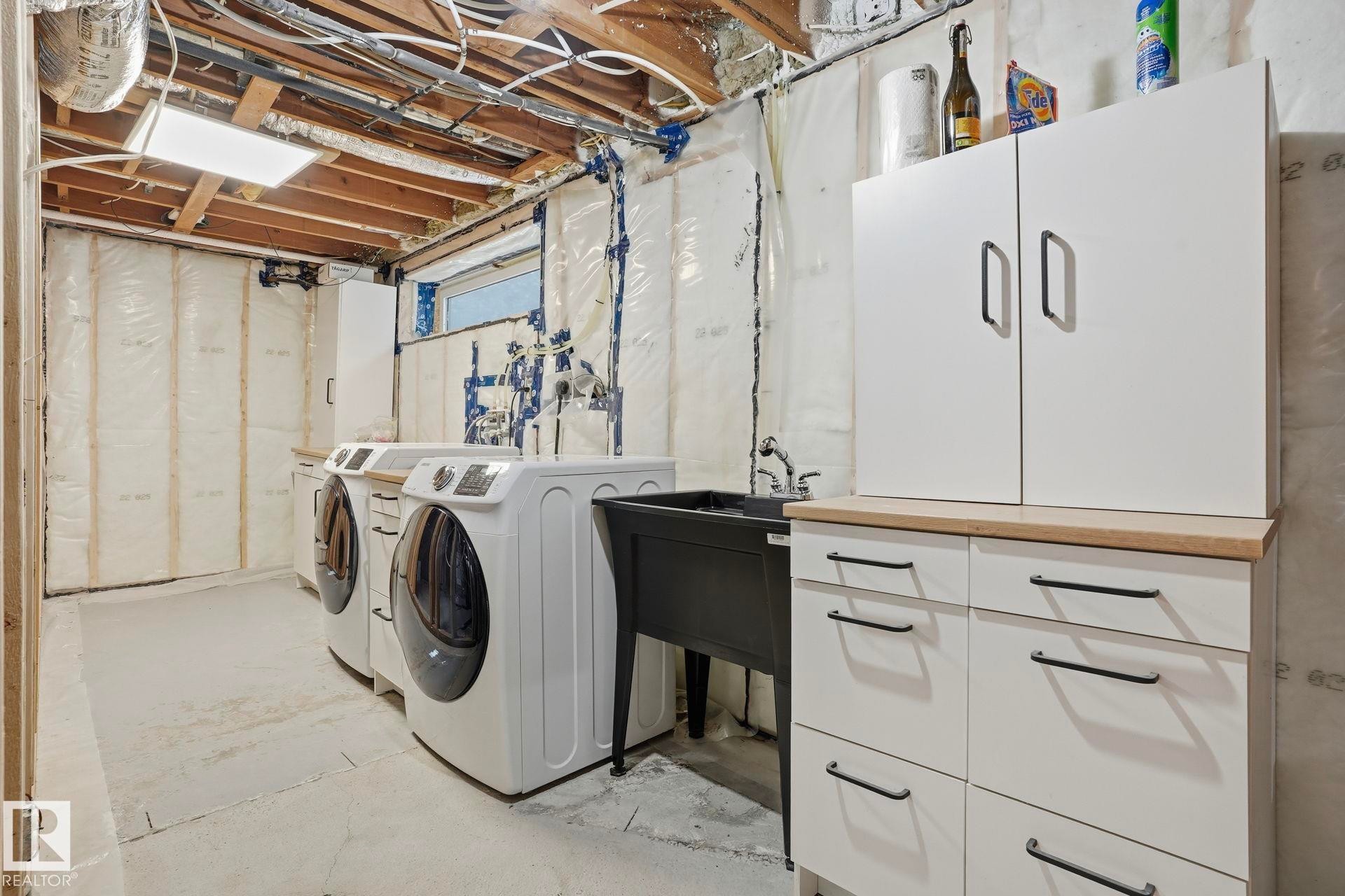 14604 Mackenzie Drive, Edmonton, AB - Indoor Photo Showing Laundry Room