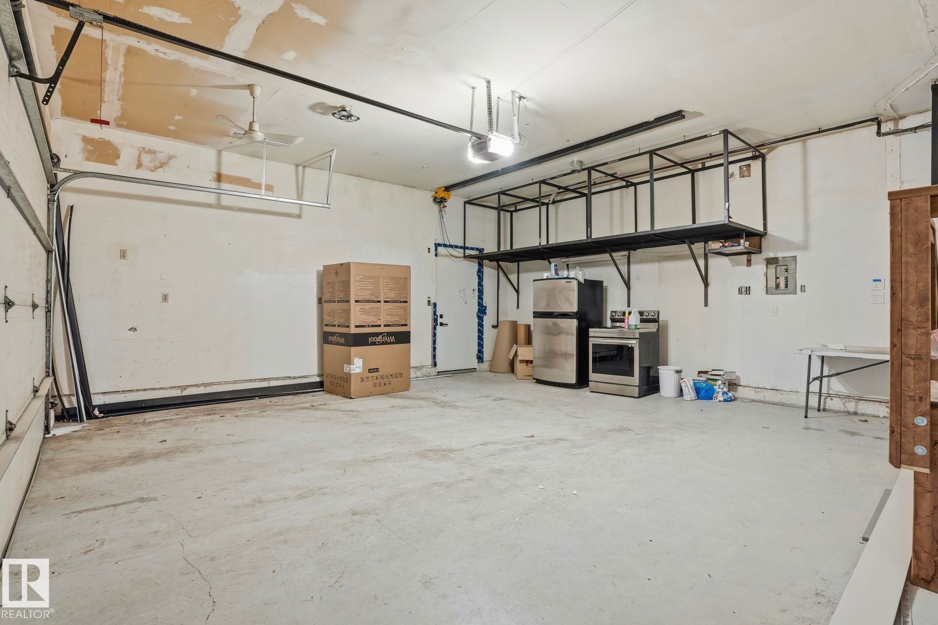 14604 Mackenzie Drive, Edmonton, AB - Indoor Photo Showing Garage