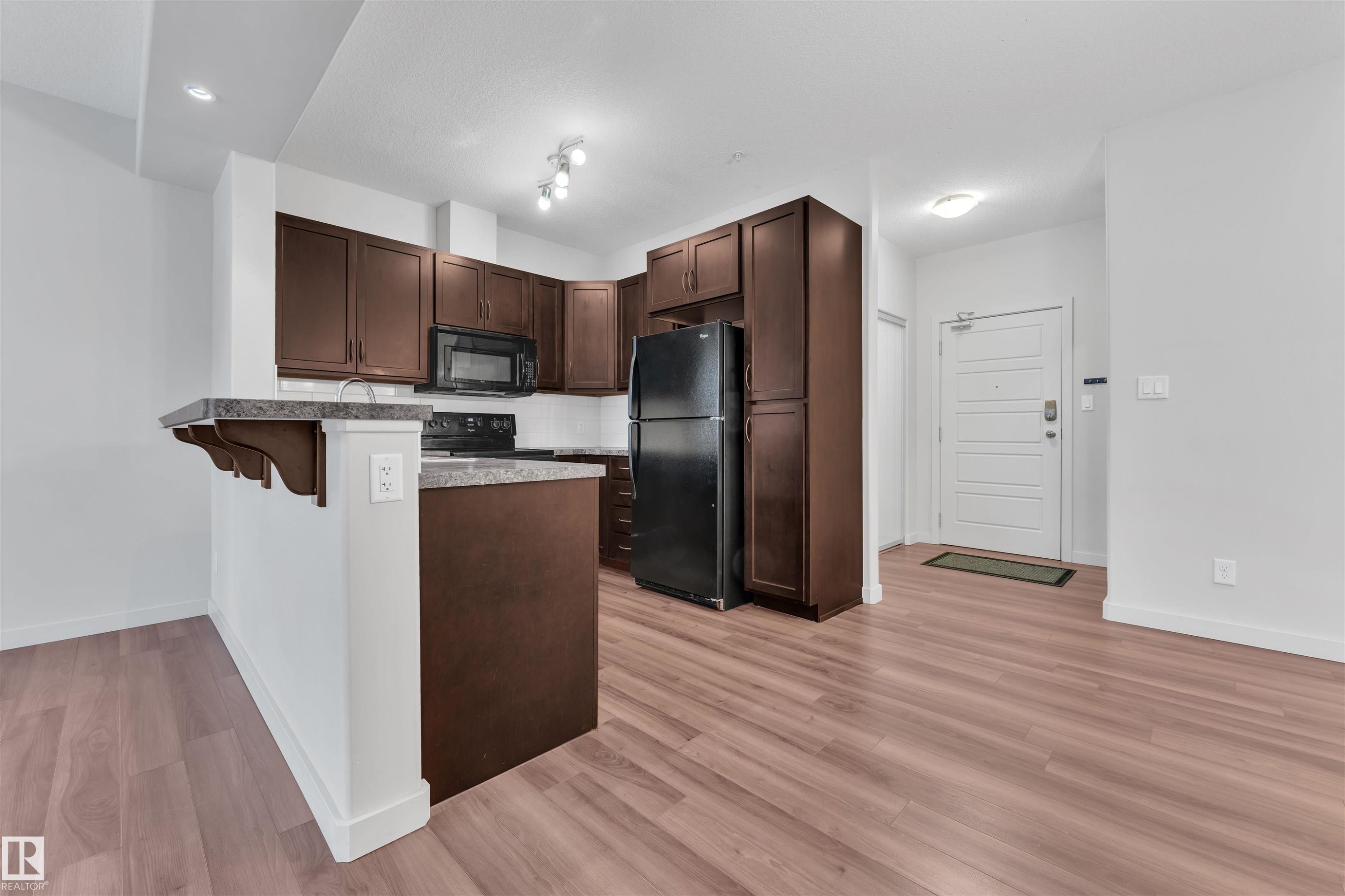 232 308 Ambleside Link, Edmonton, AB - Indoor Photo Showing Kitchen