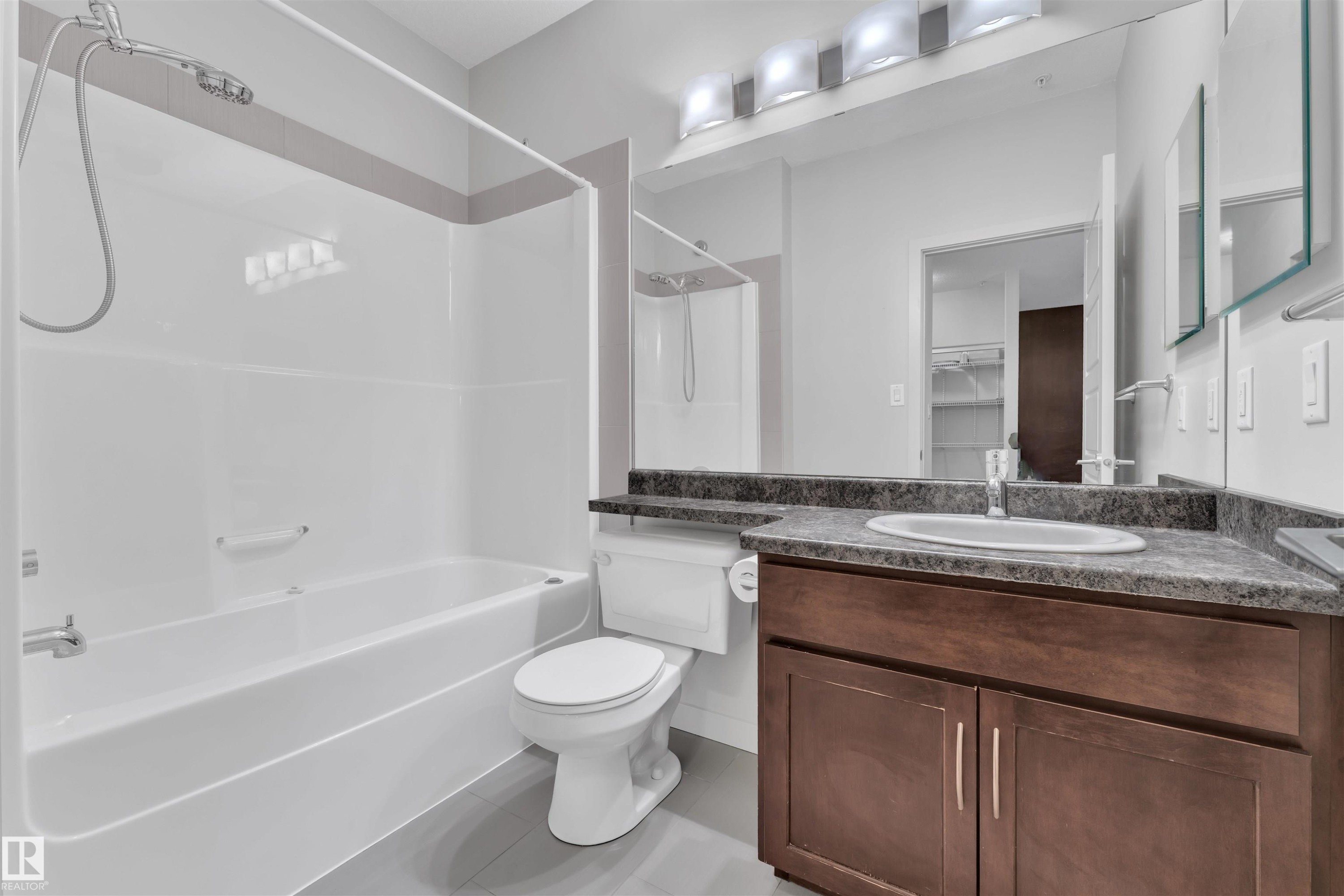 232 308 Ambleside Link, Edmonton, AB - Indoor Photo Showing Bathroom