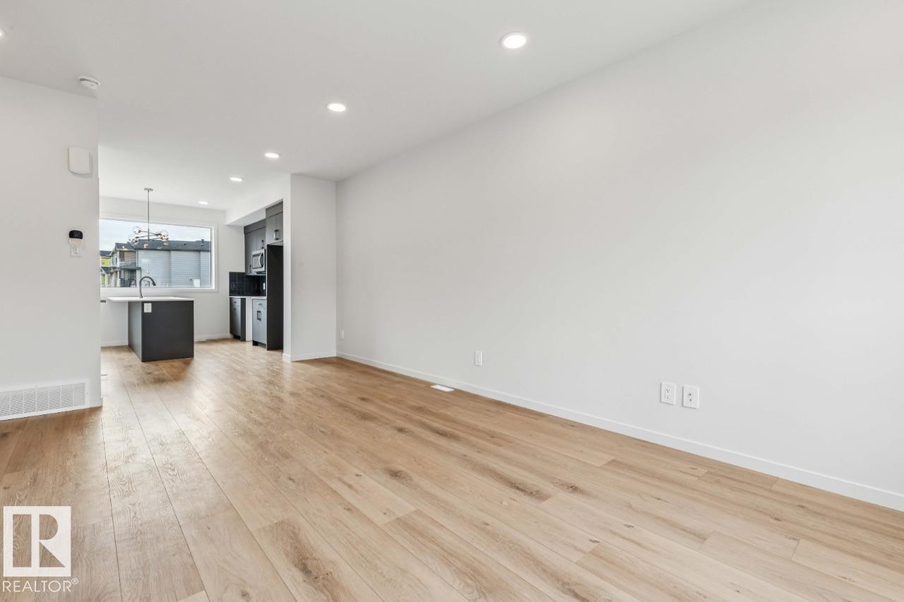 8128 228 Street Nw, Edmonton, AB - Indoor Photo Showing Other Room