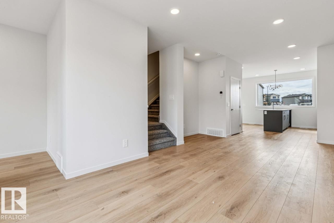 8128 228 Street Nw, Edmonton, AB - Indoor
