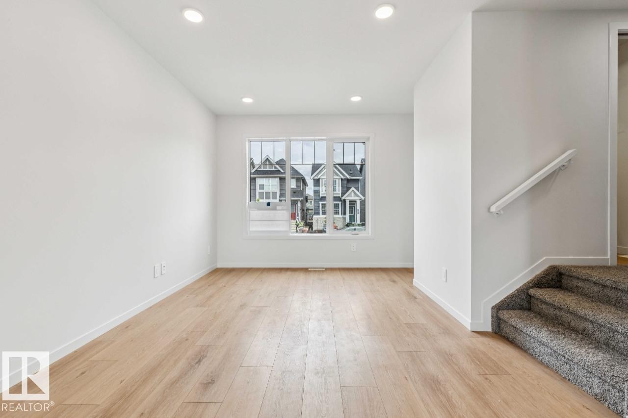 8128 228 Street Nw, Edmonton, AB - Indoor
