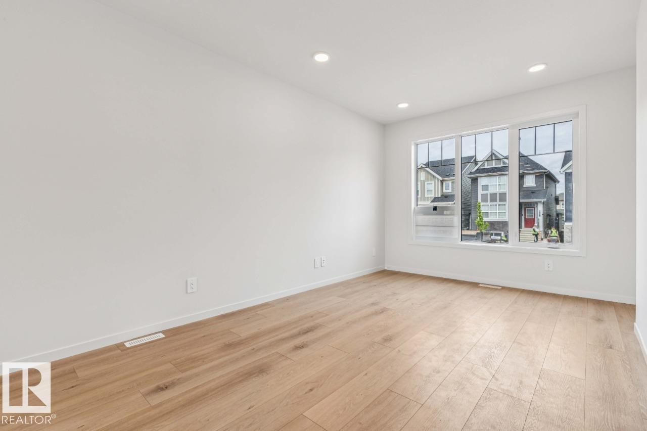 8128 228 Street Nw, Edmonton, AB - Indoor Photo Showing Other Room