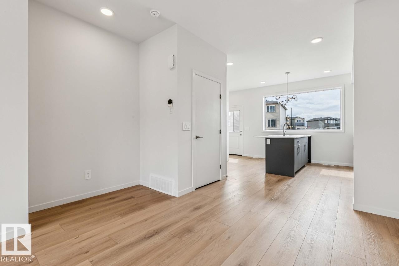 8128 228 Street Nw, Edmonton, AB - Indoor