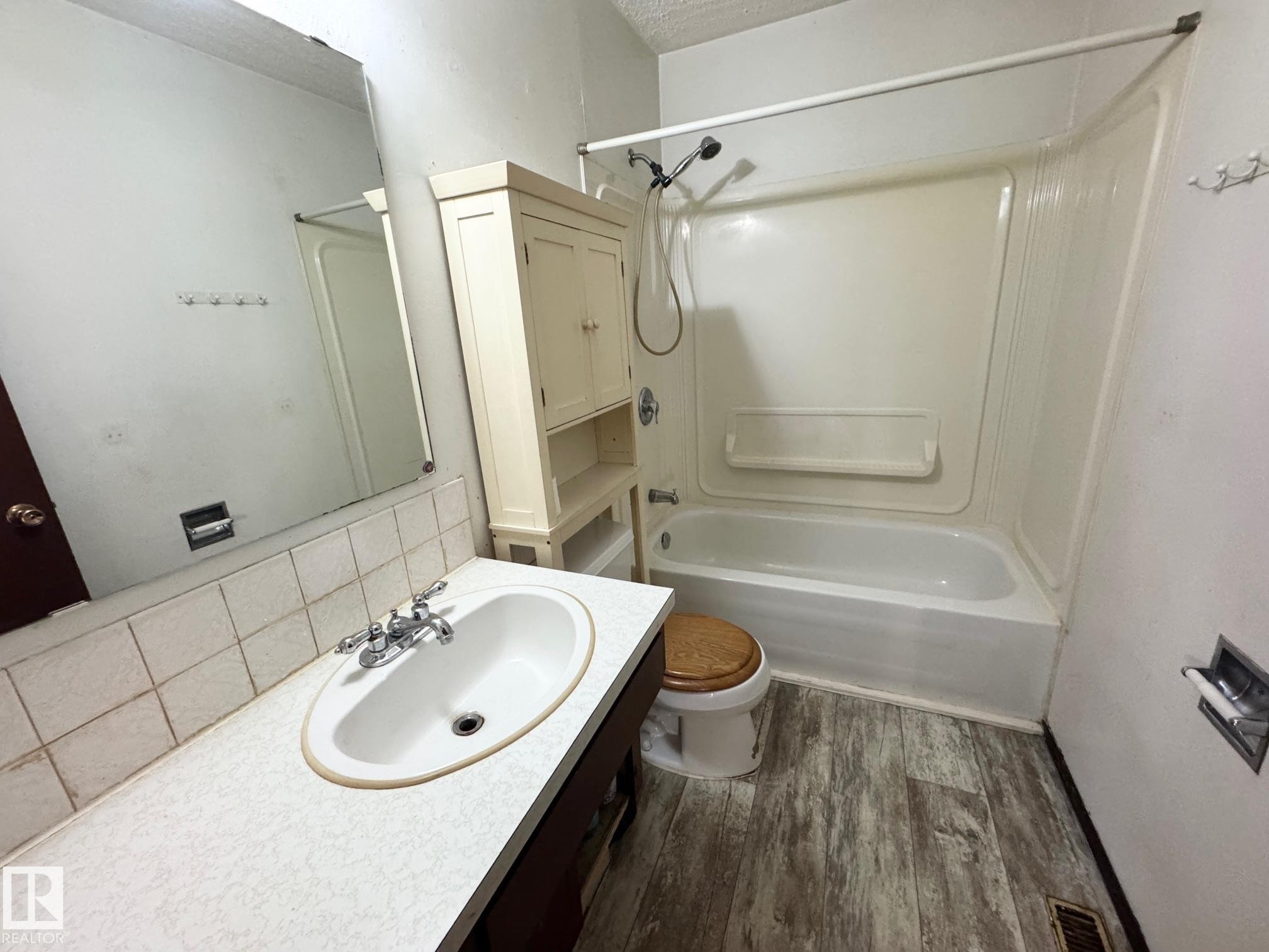 4204 42 Avenue, Stony Plain, AB - Indoor Photo Showing Bathroom