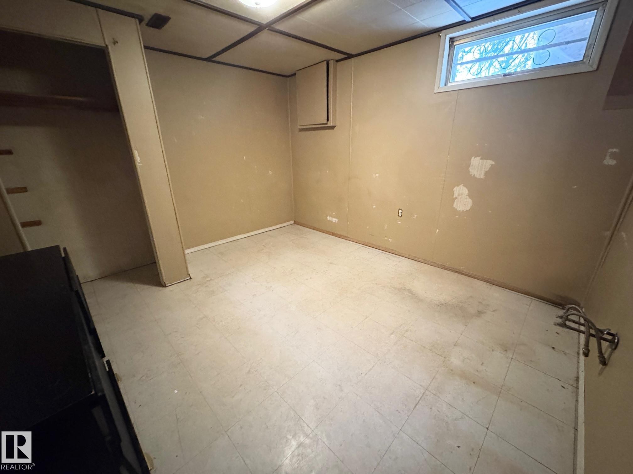4204 42 Avenue, Stony Plain, AB - Indoor Photo Showing Basement