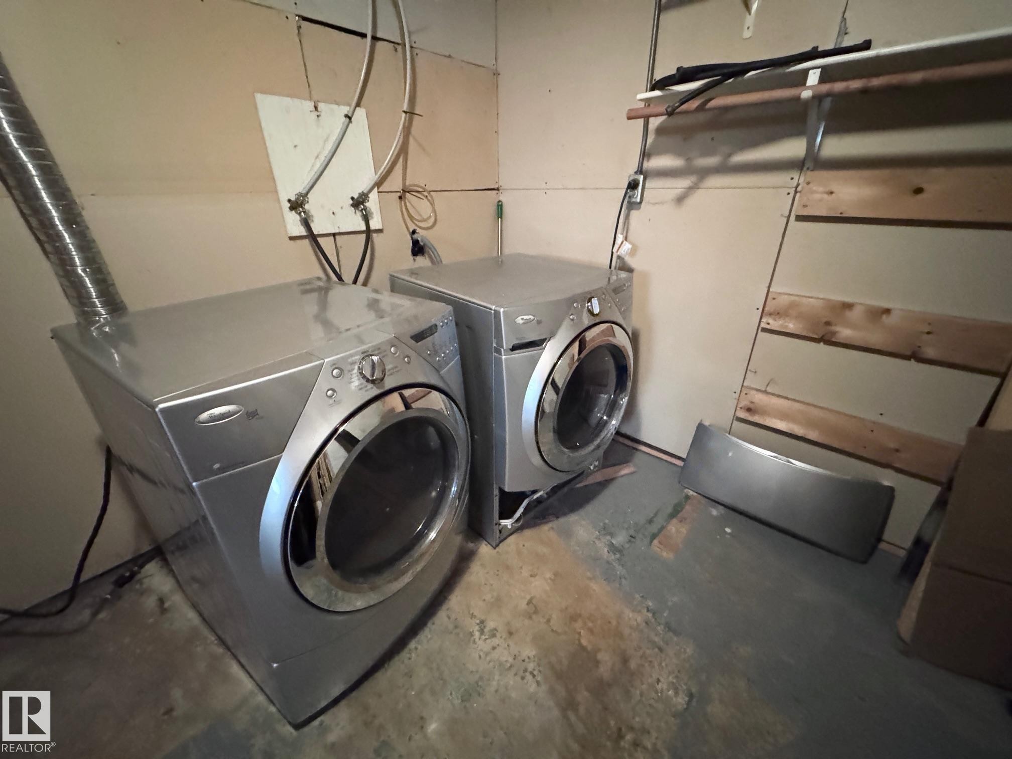 4204 42 Avenue, Stony Plain, AB - Indoor Photo Showing Laundry Room