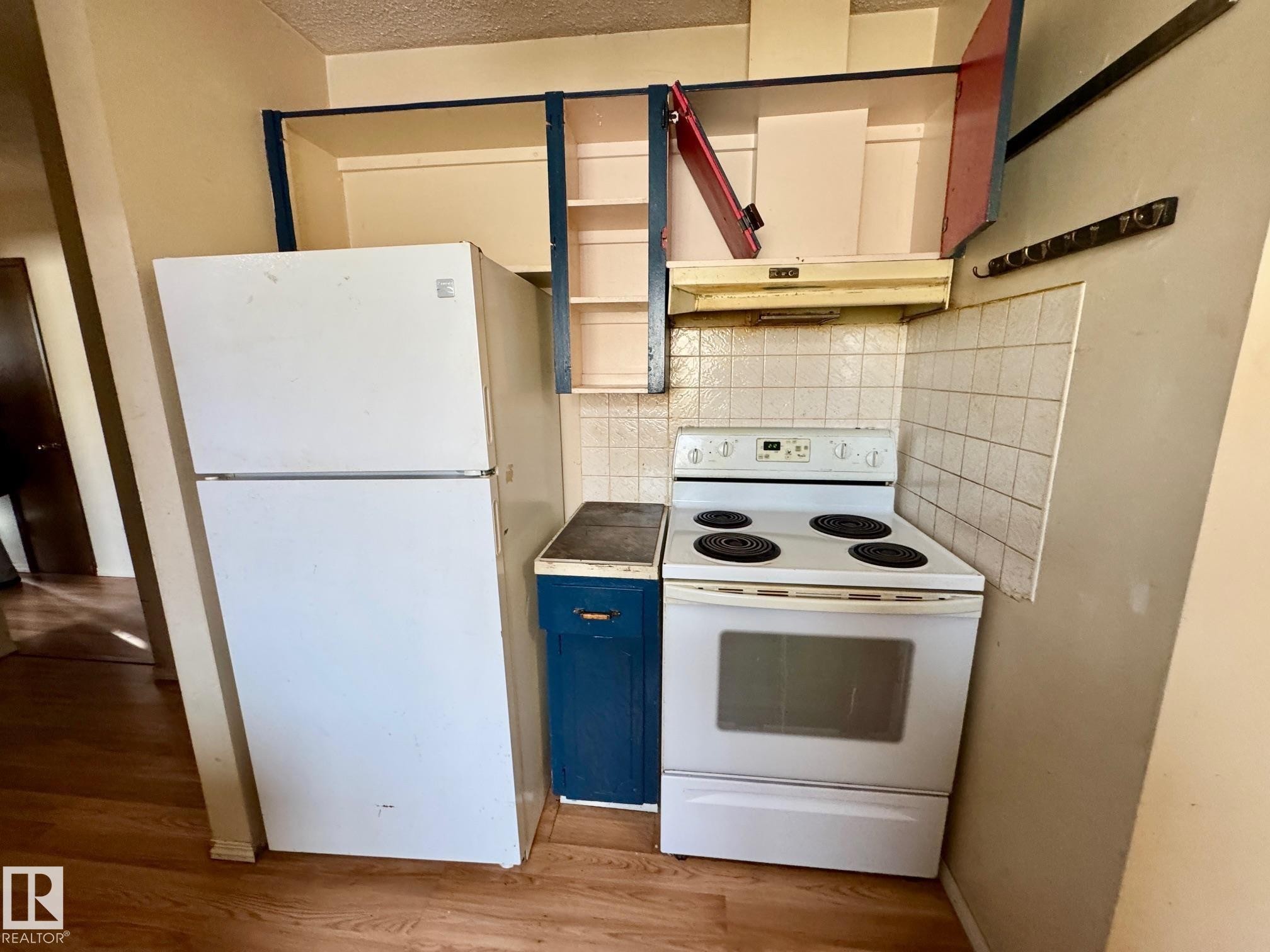 4204 42 Avenue, Stony Plain, AB - Indoor Photo Showing Kitchen