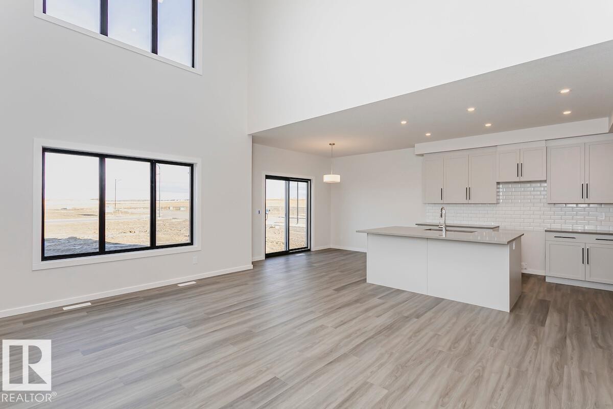 8 Cloutier Close, St. Albert, AB - Indoor Photo Showing Kitchen With Upgraded Kitchen