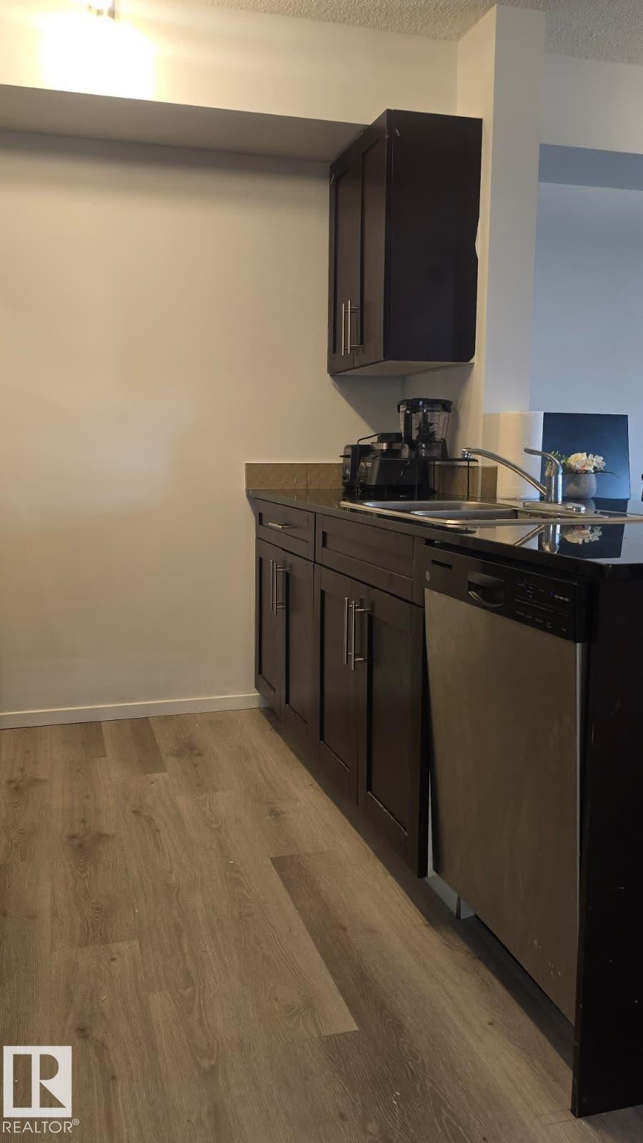 218 1510 Watt Drive, Edmonton, AB - Indoor Photo Showing Kitchen