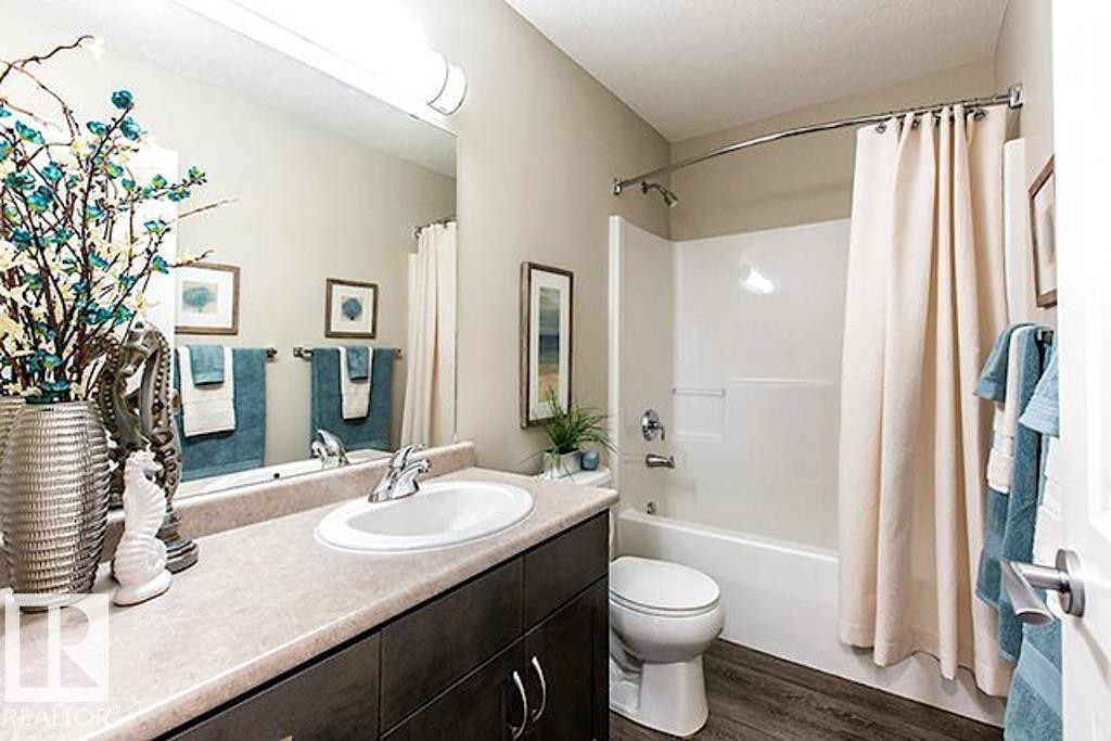 A107 6124 Stanton Drive, Edmonton, AB - Indoor Photo Showing Bathroom