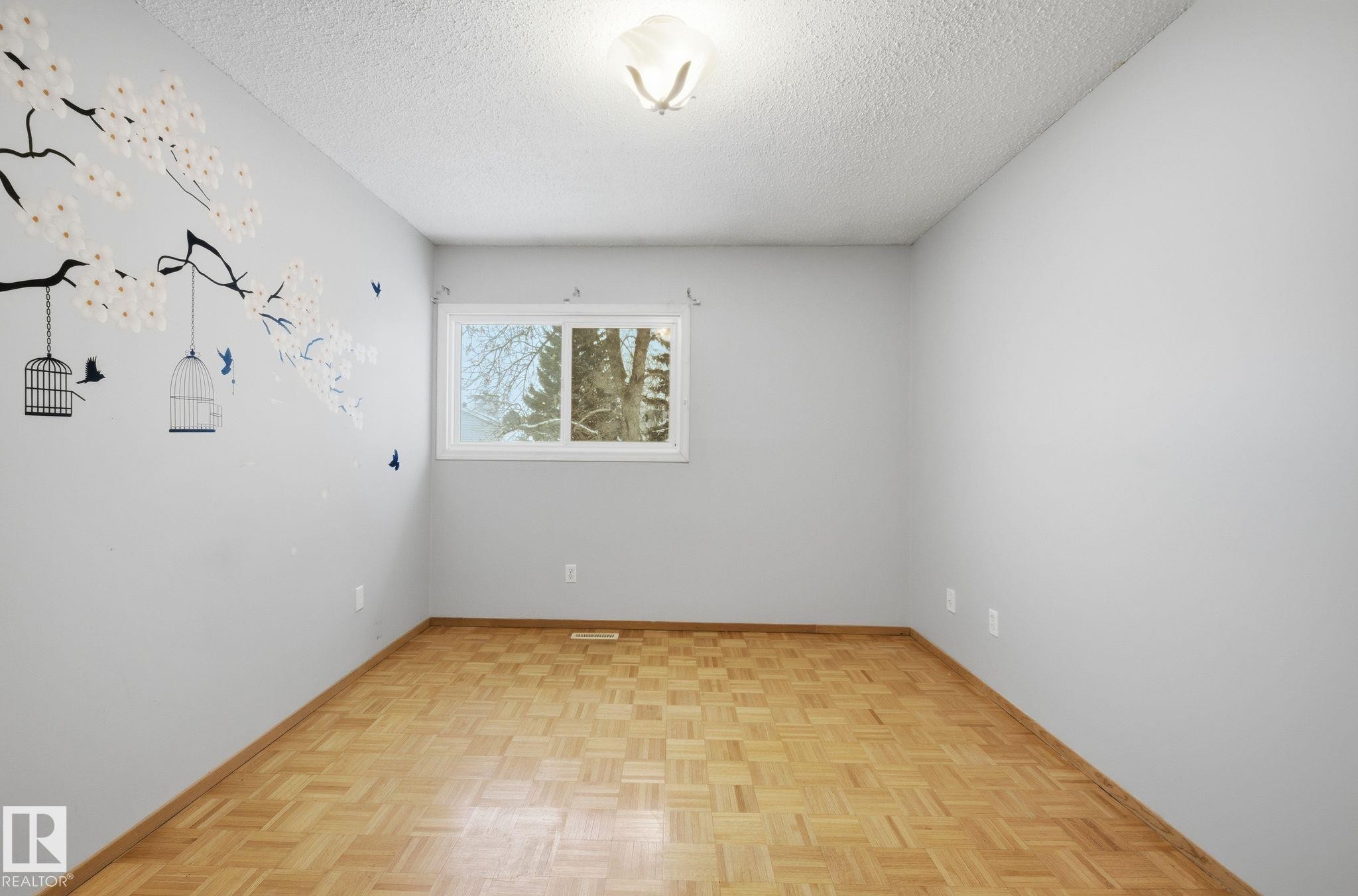 Edmonton, AB - Indoor Photo Showing Other Room