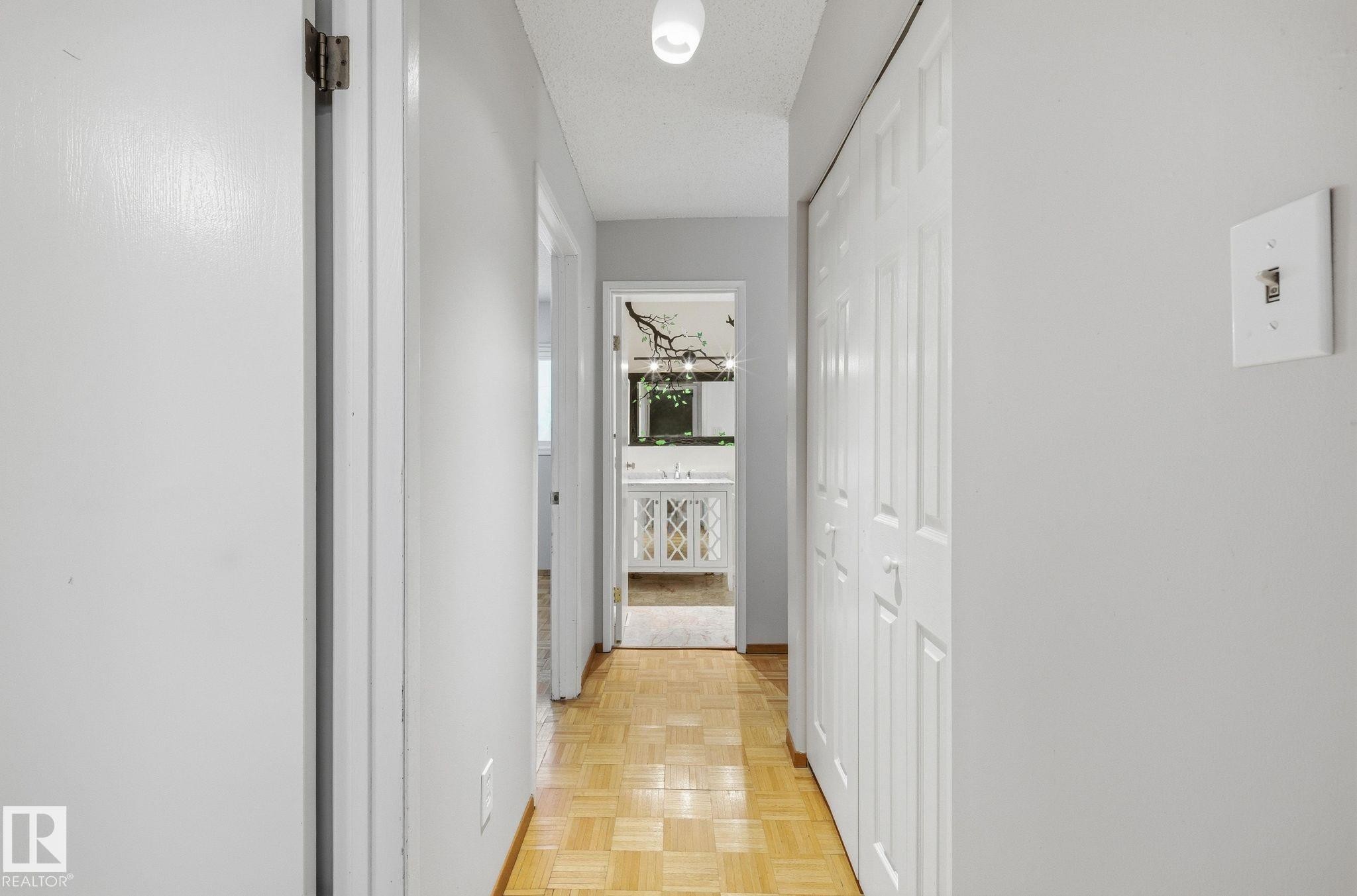 Edmonton, AB - Indoor Photo Showing Other Room