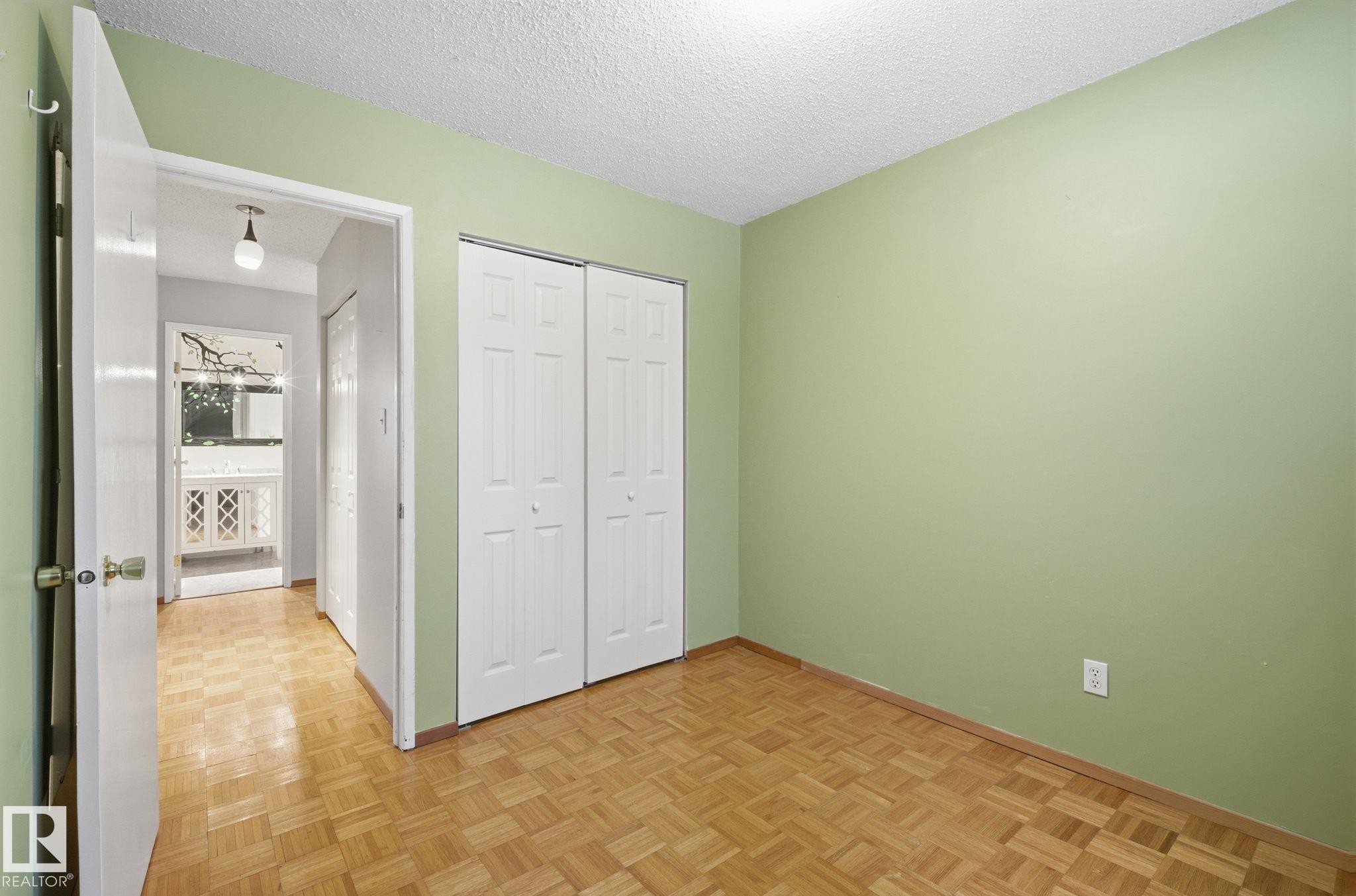 Edmonton, AB - Indoor Photo Showing Other Room