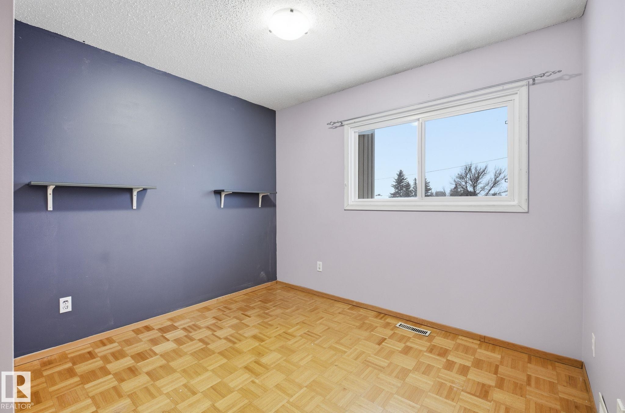 Edmonton, AB - Indoor Photo Showing Other Room