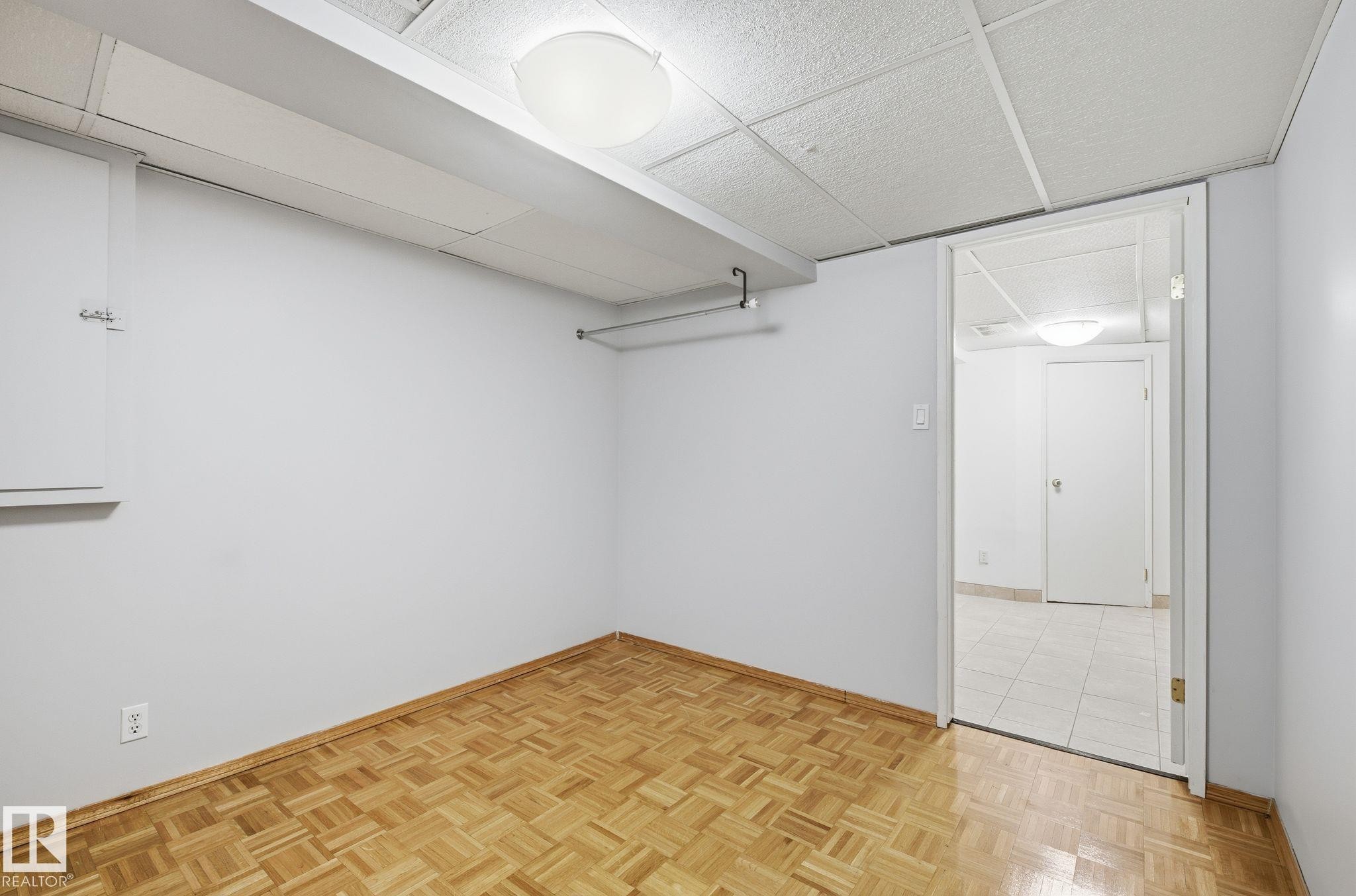 Edmonton, AB - Indoor Photo Showing Other Room