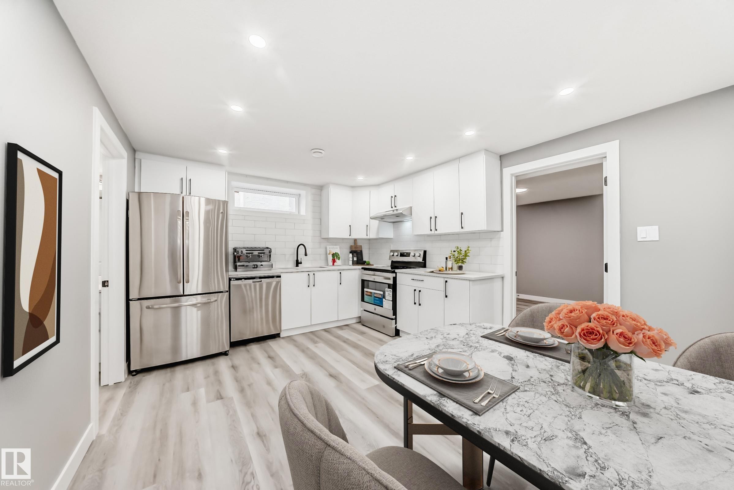 7011 135A Avenue, Edmonton, AB - Indoor Photo Showing Kitchen