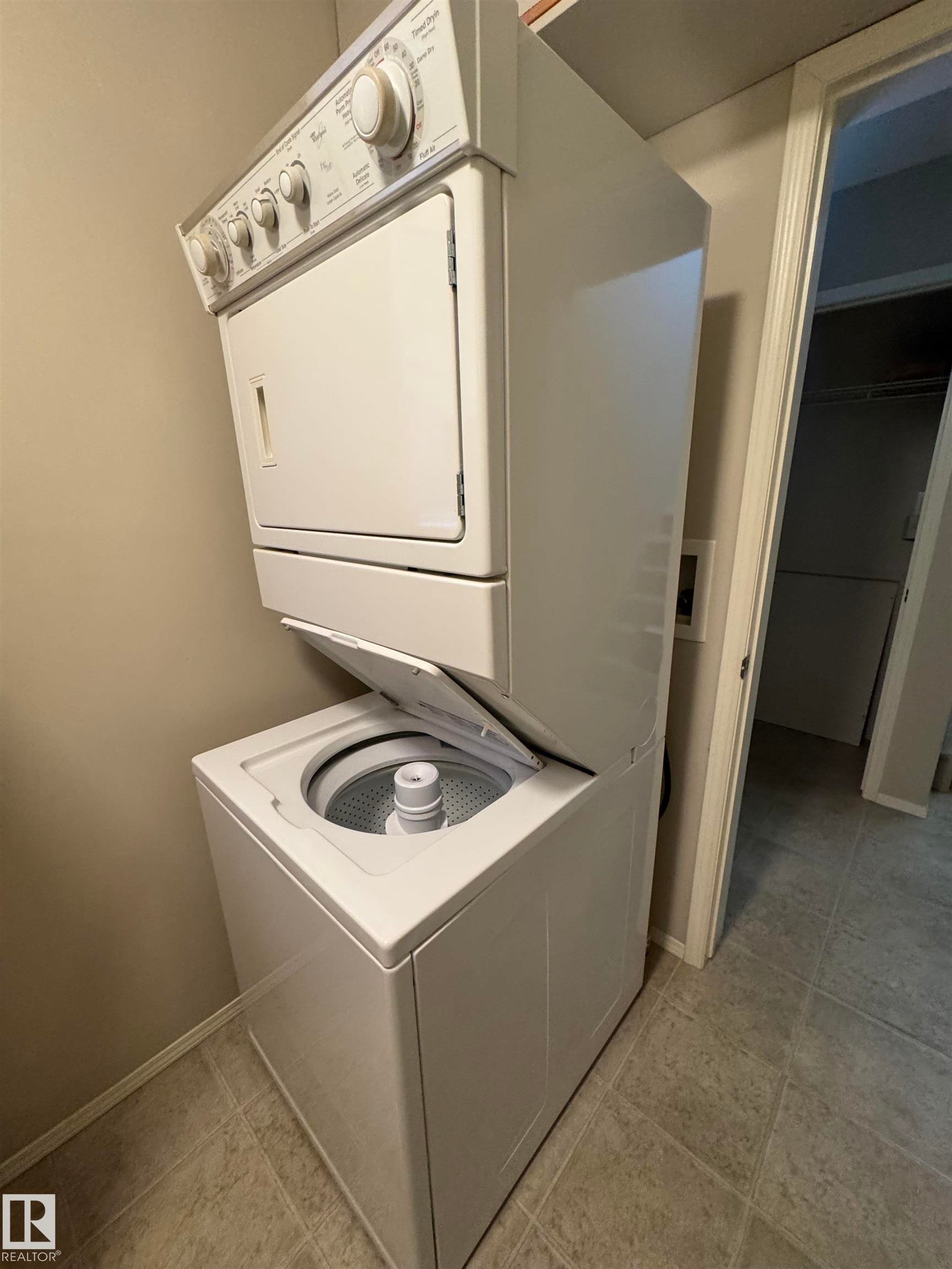 28 70 Cavan Road, Sherwood Park, AB - Indoor Photo Showing Laundry Room