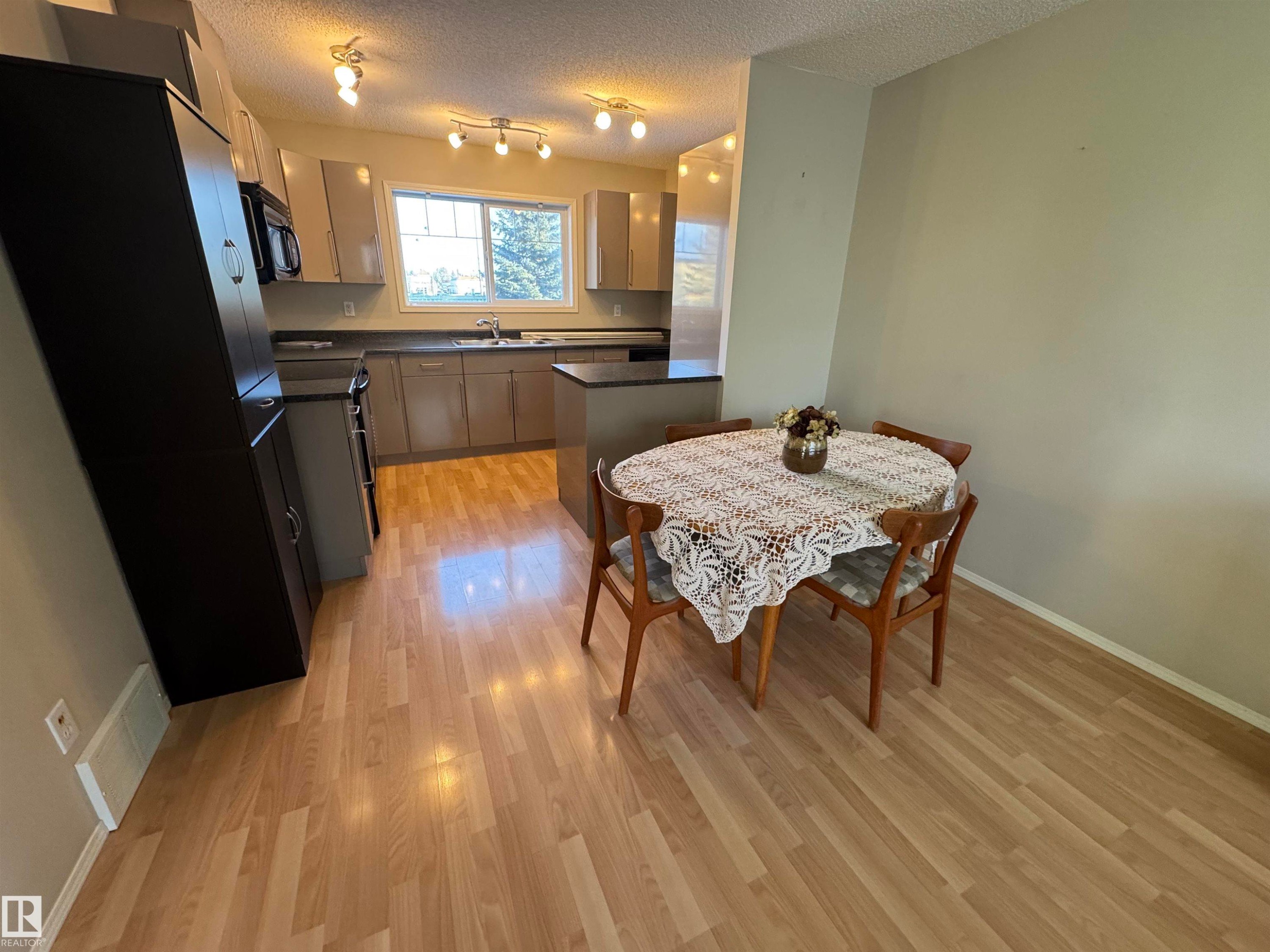 28 70 Cavan Road, Sherwood Park, AB - Indoor Photo Showing Other Room