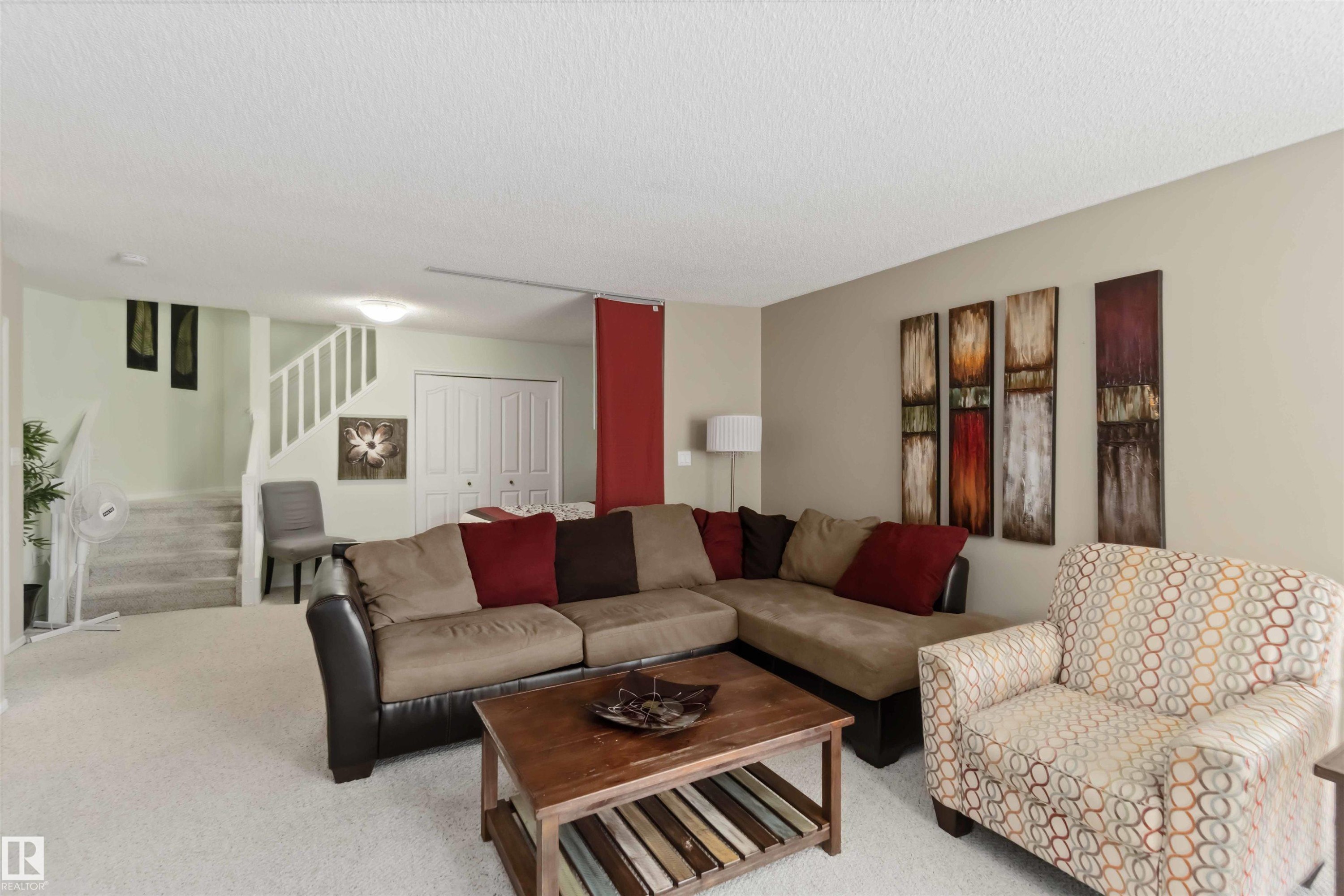 312 15499 Castle Downs Road, Edmonton, AB - Indoor Photo Showing Living Room