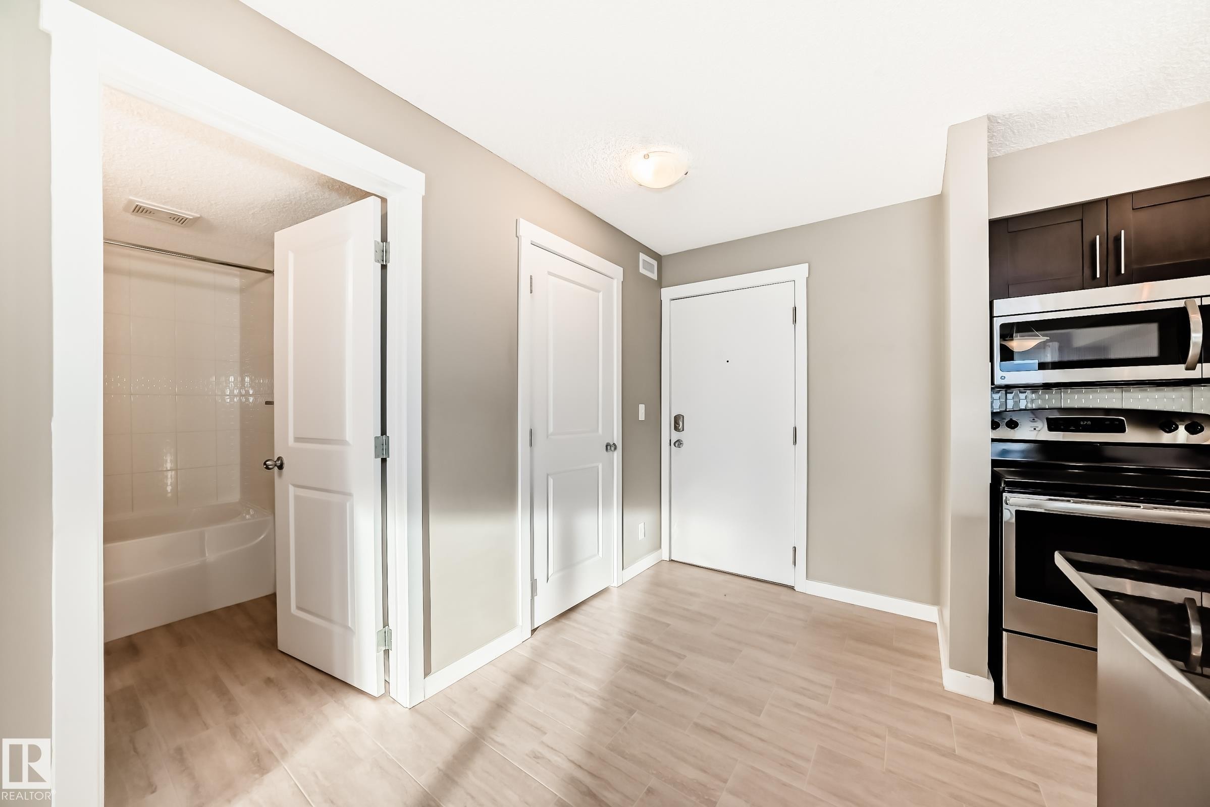 226 1510 Watt Drive, Edmonton, AB - Indoor