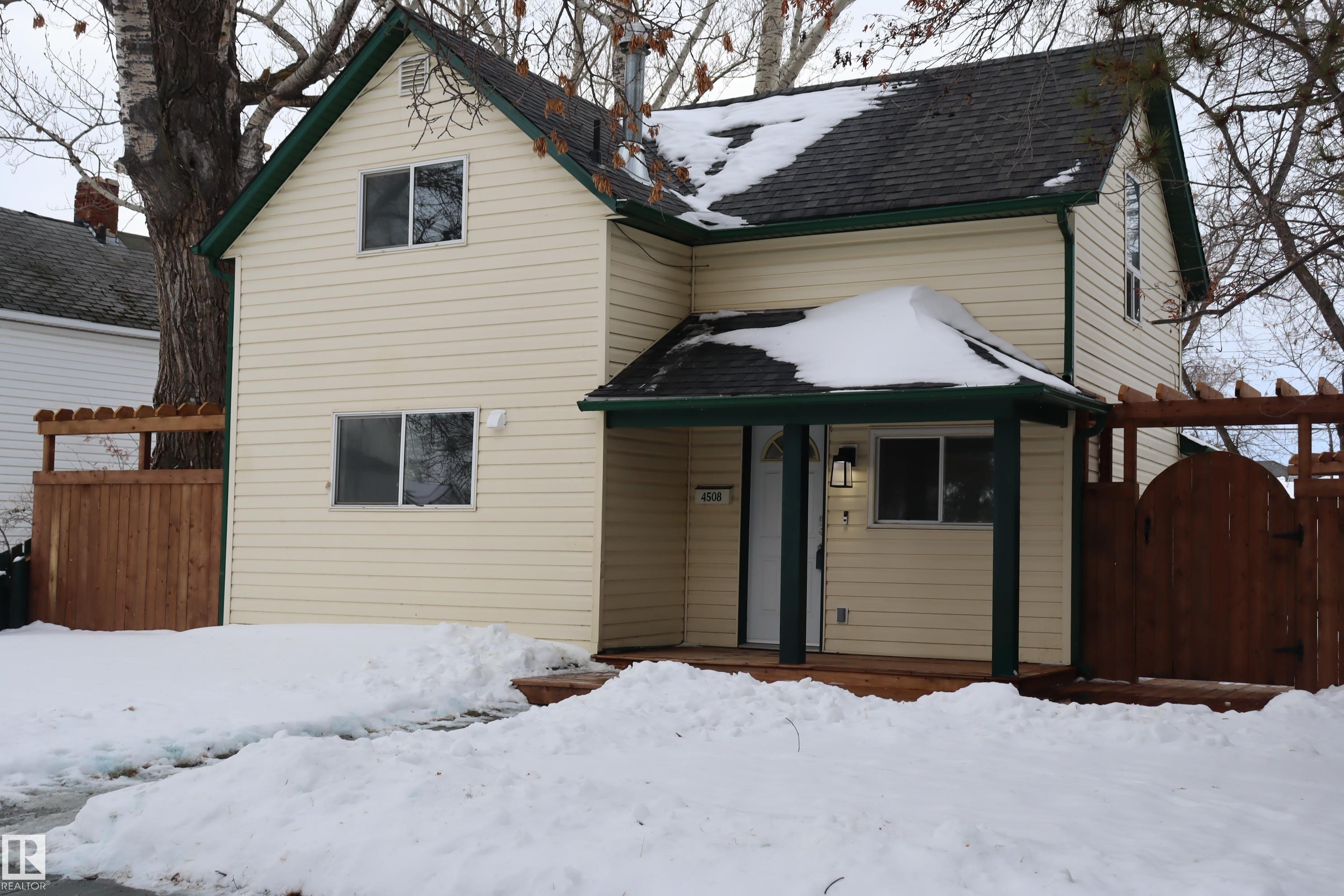 New front veranda - 4508 52 St., Wetaskiwin, AB - Outdoor With Exterior