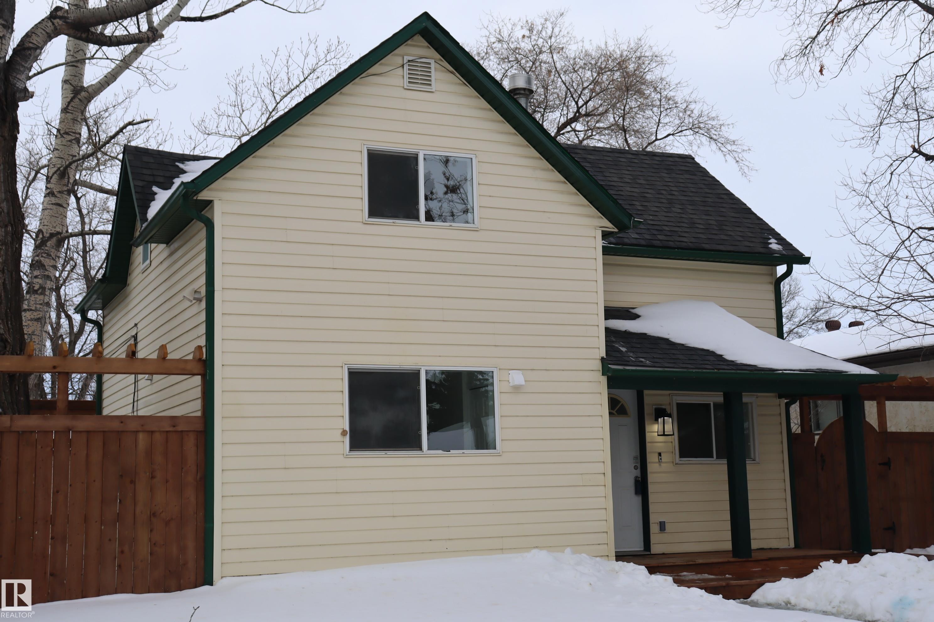 Sit on the front veranda and enjoy your morning coffee watching the sun come up. - 4508 52 St., Wetaskiwin, AB - Outdoor With Exterior